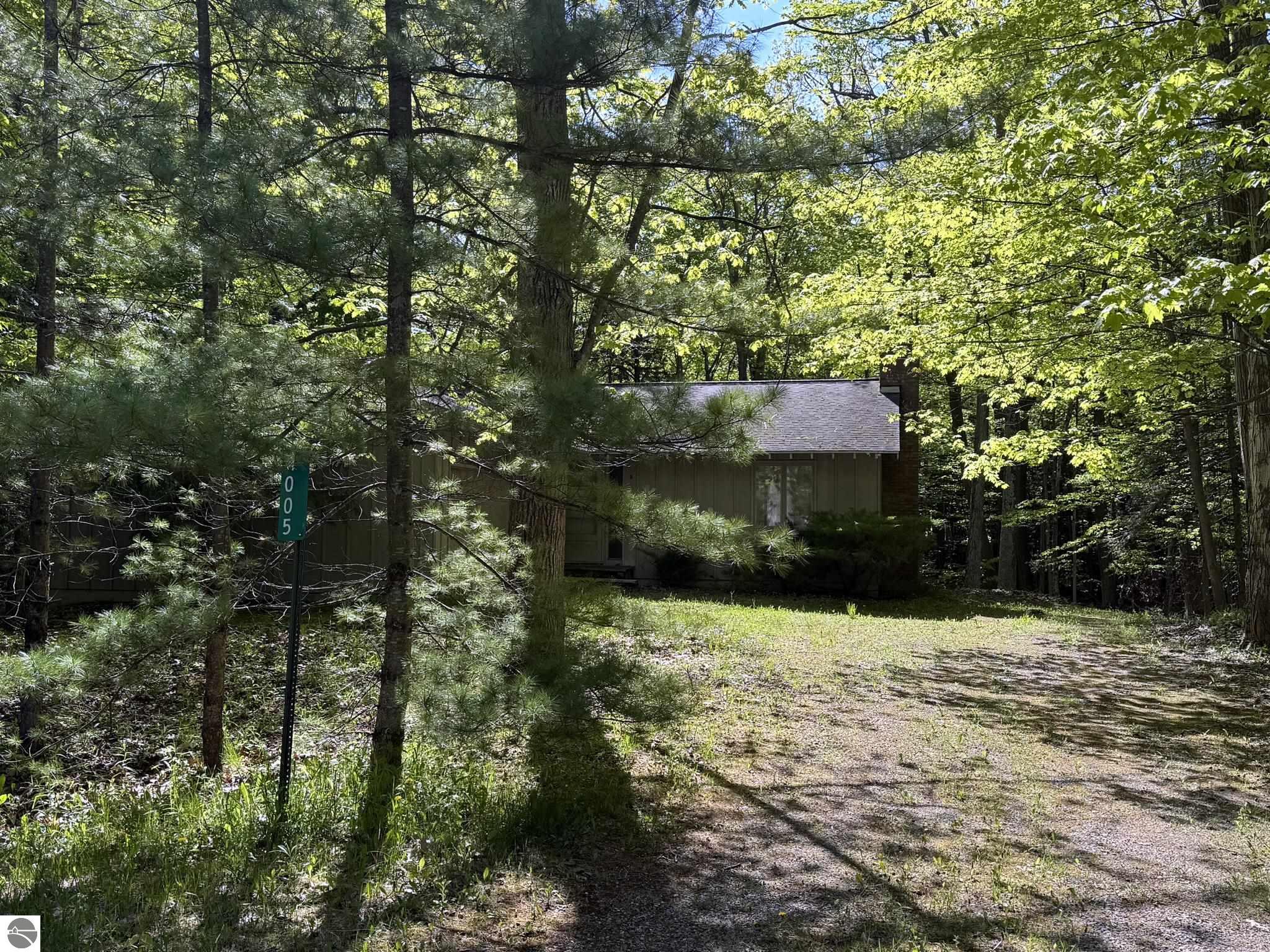 4005 E Oxford Drive