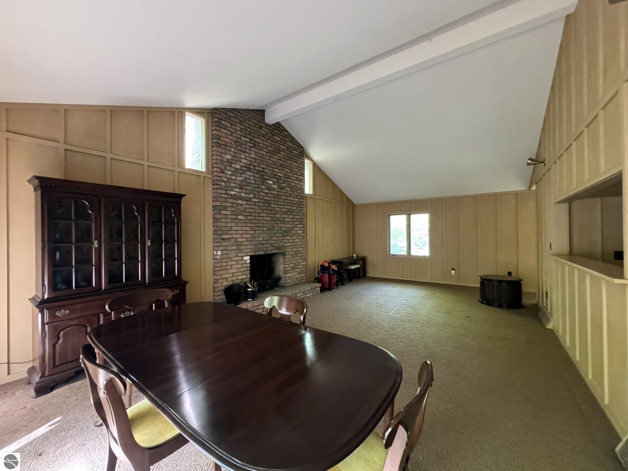 4005 E Oxford Drive