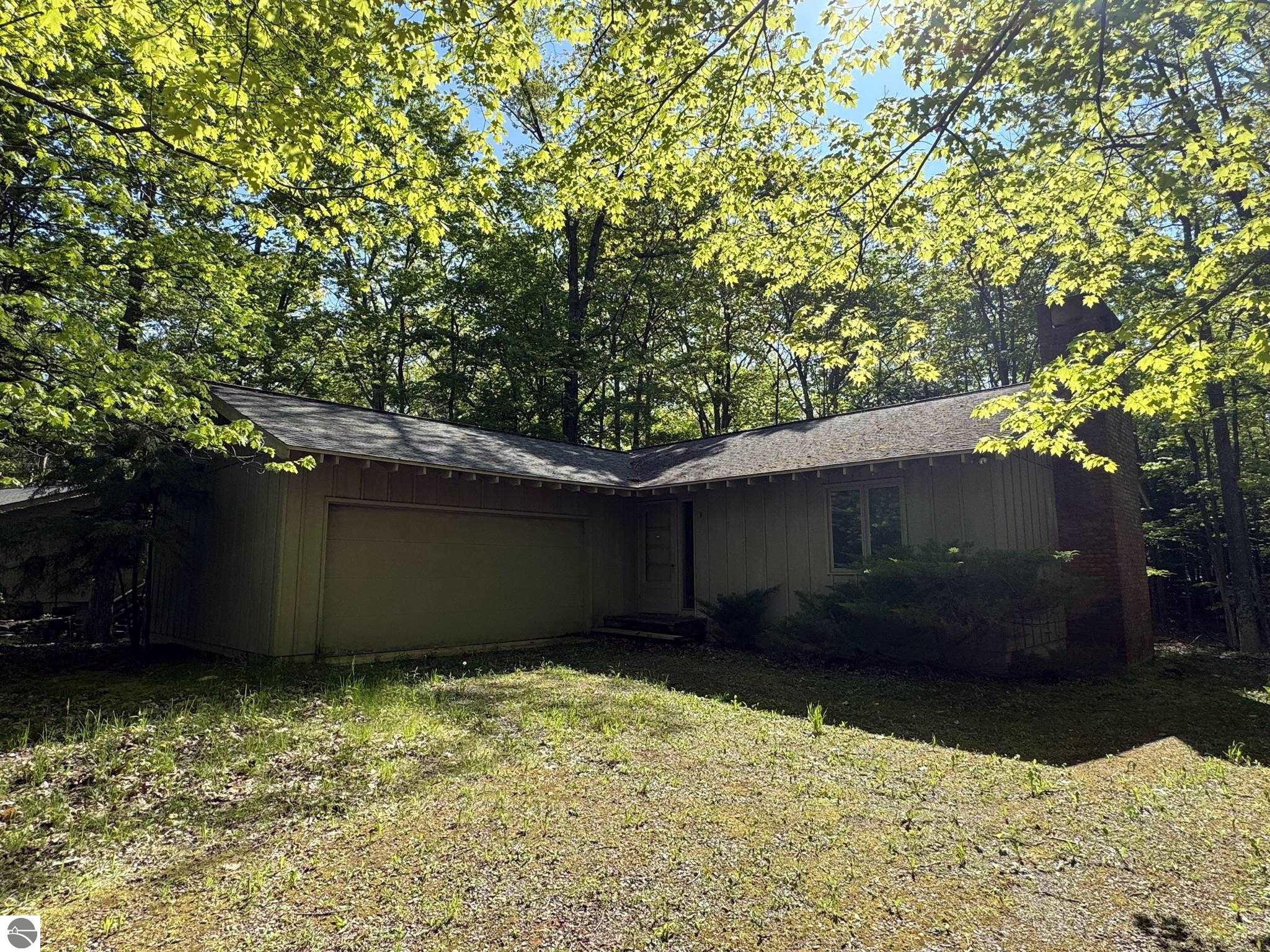 4005 E Oxford Drive