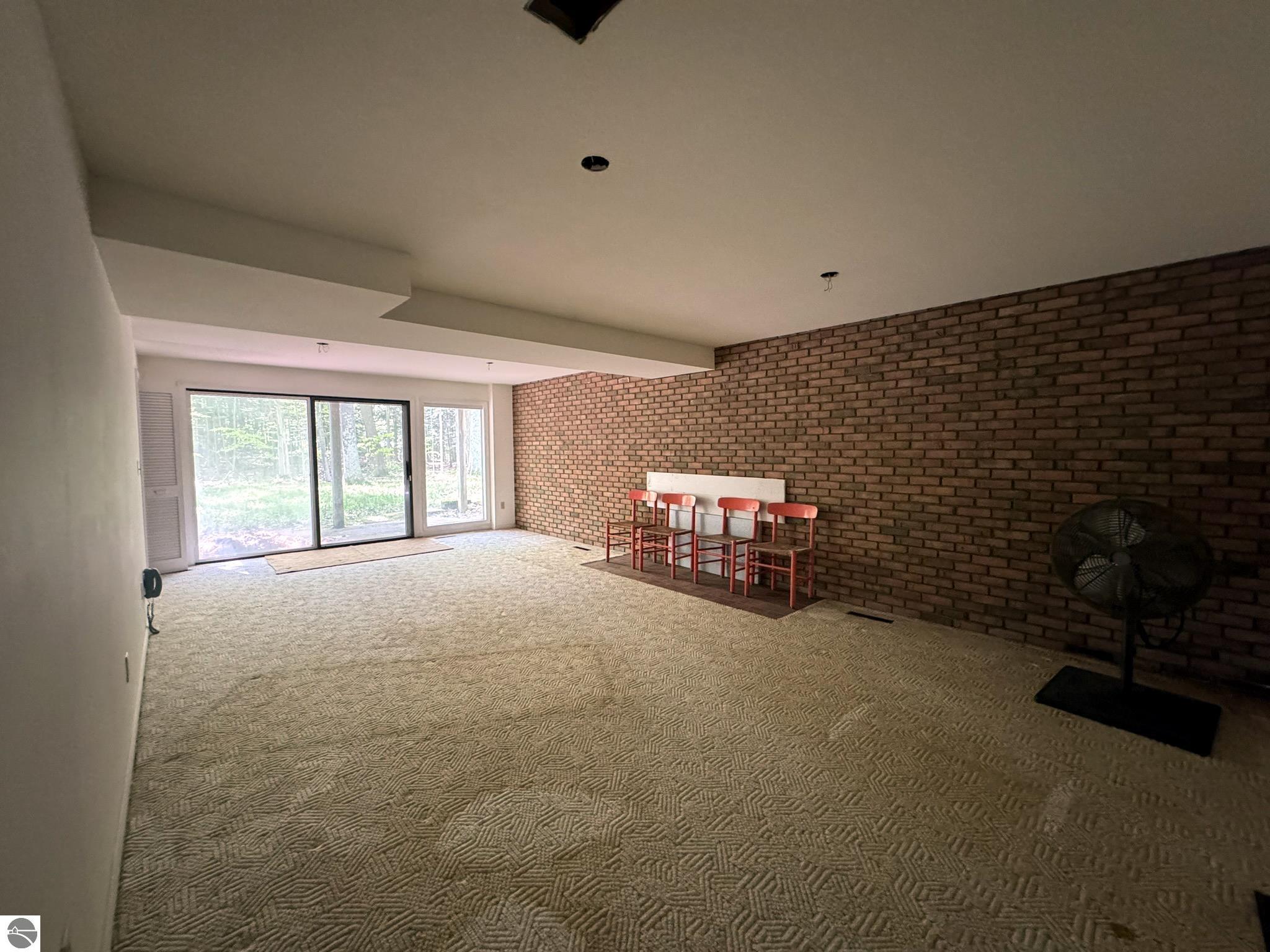 4005 E Oxford Drive