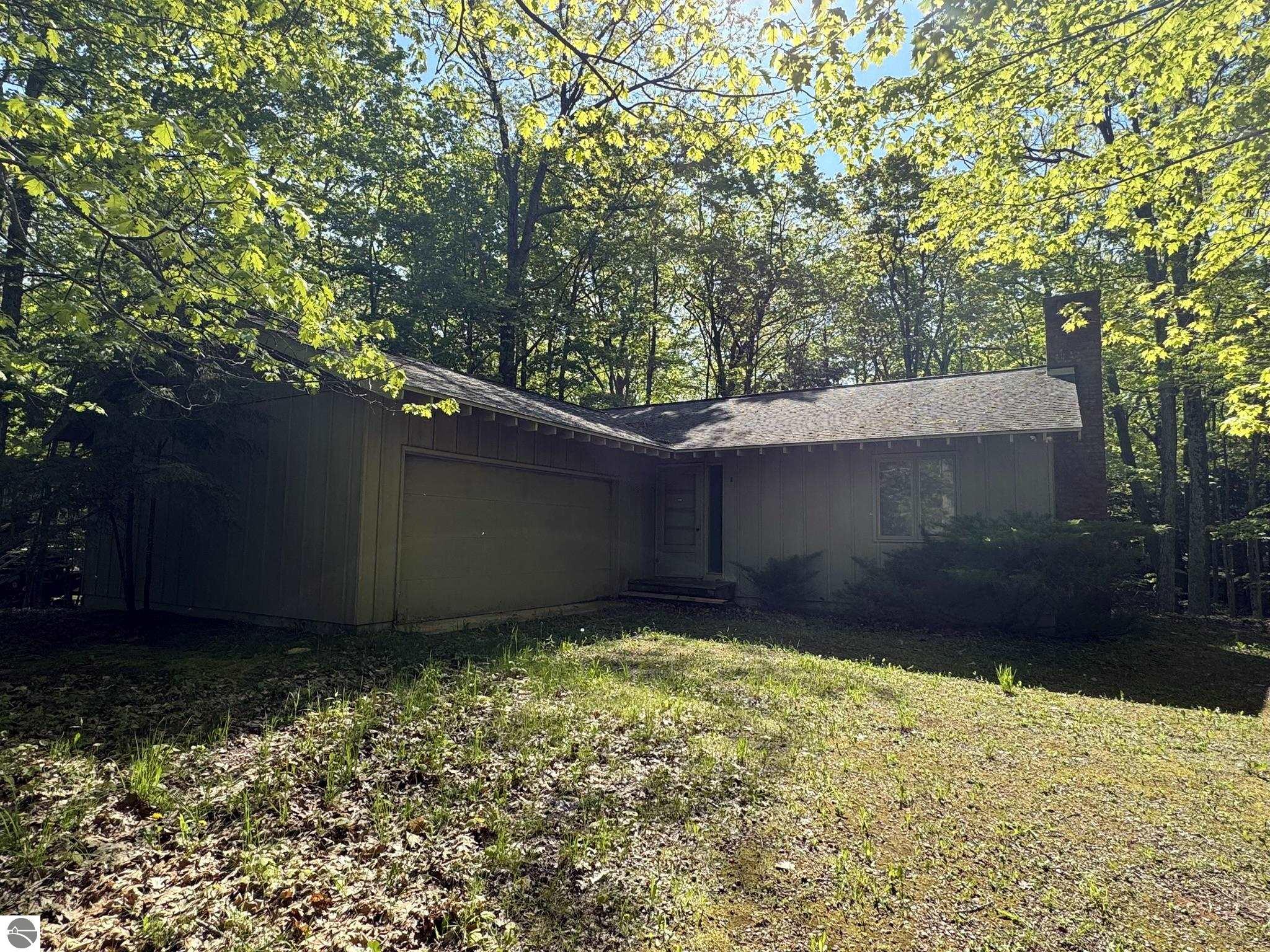 4005 E Oxford Drive
