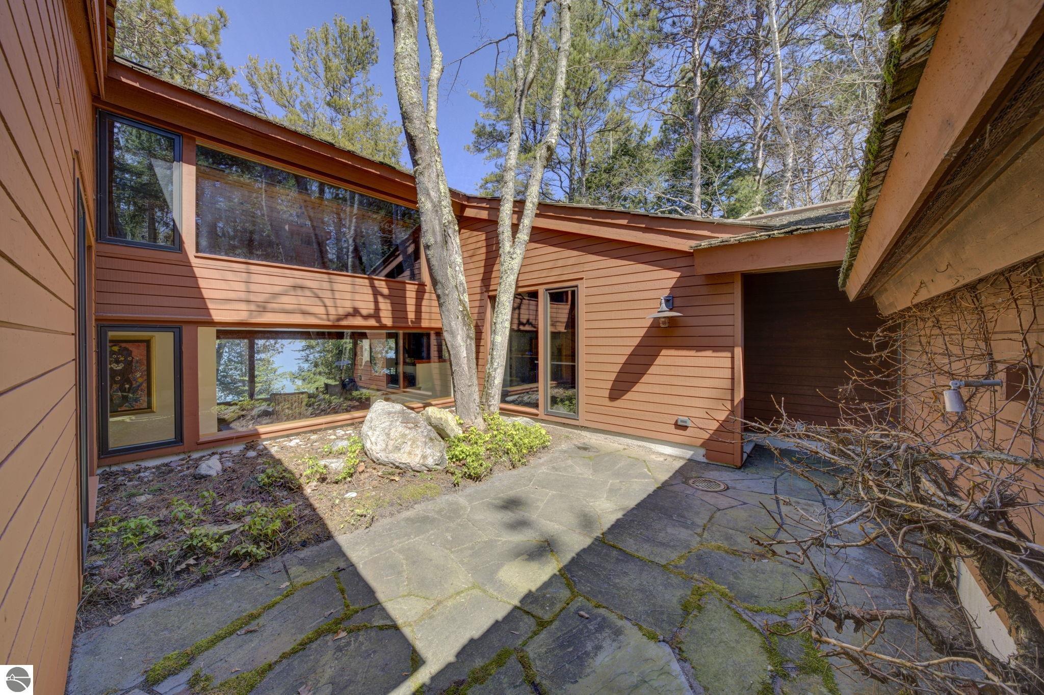 5593 N Leland Woods Drive