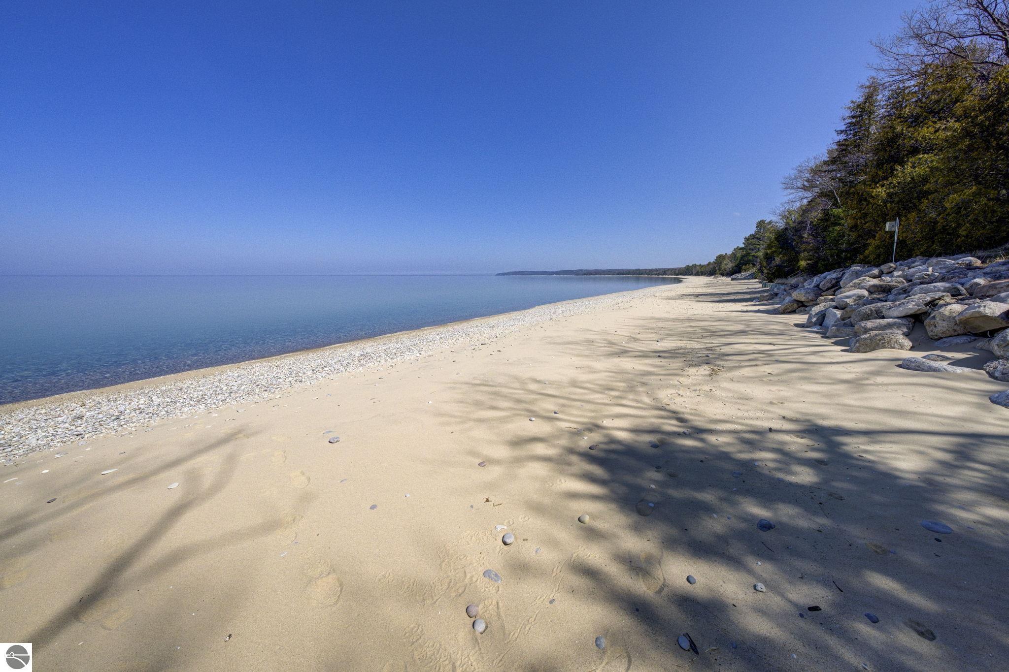 5593 N Leland Woods Drive