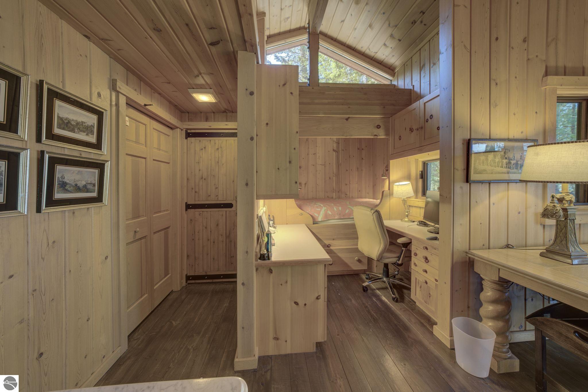 5593 N Leland Woods Drive