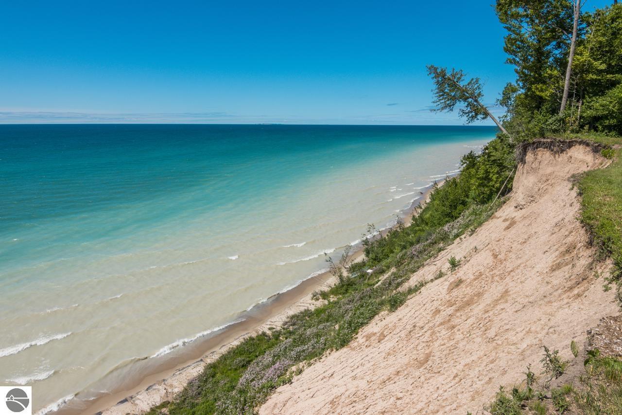 4201 N High Bluffs Drive