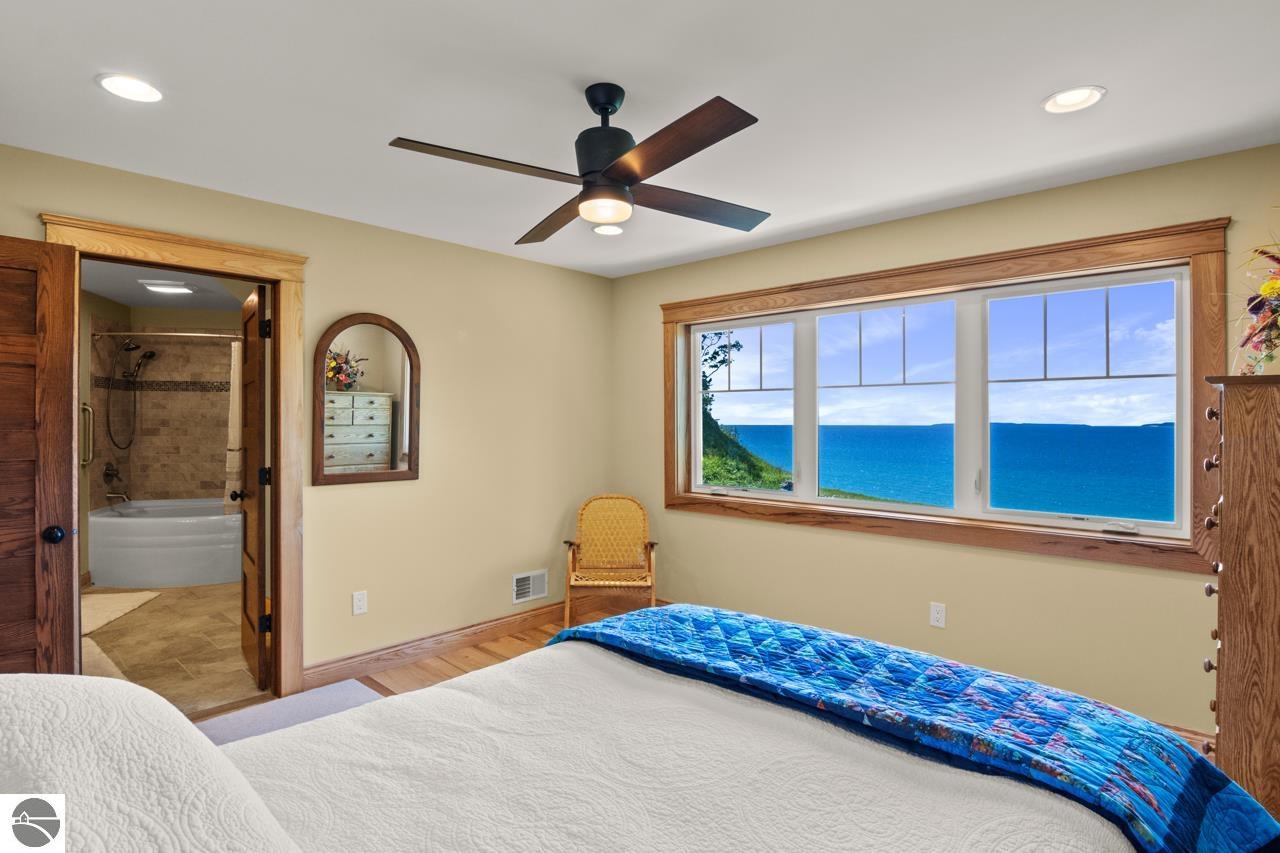 4201 N High Bluffs Drive