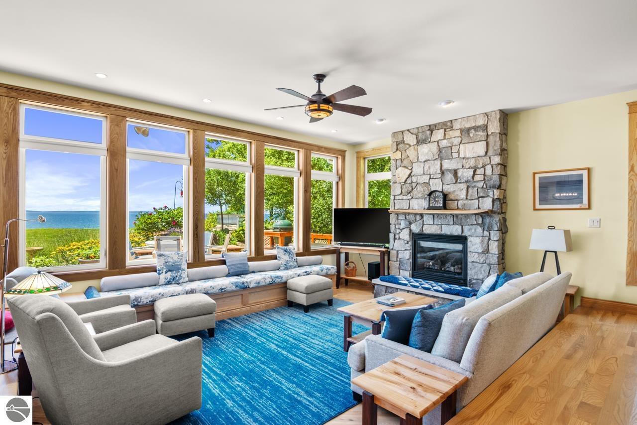 4201 N High Bluffs Drive