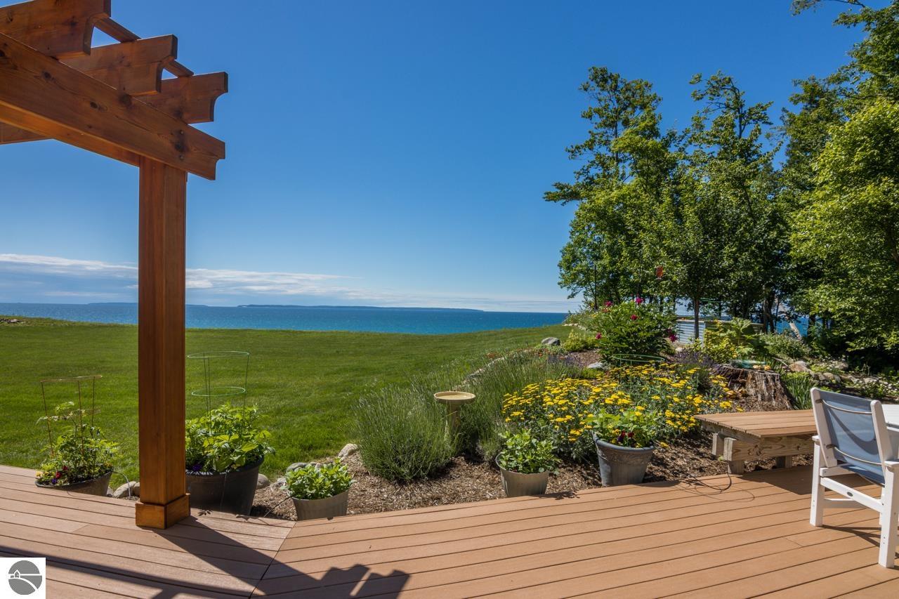 4201 N High Bluffs Drive