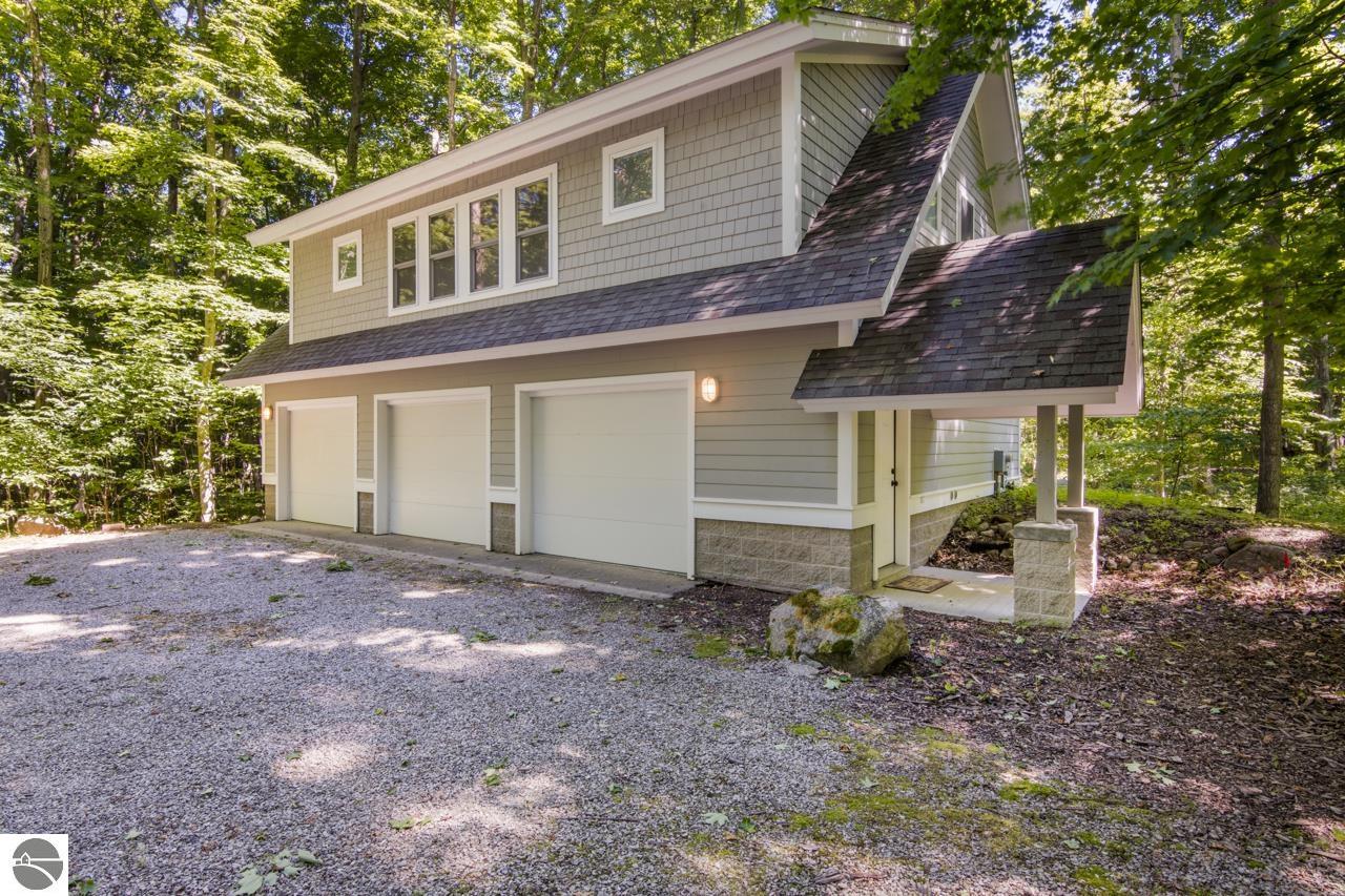 4201 N High Bluffs Drive