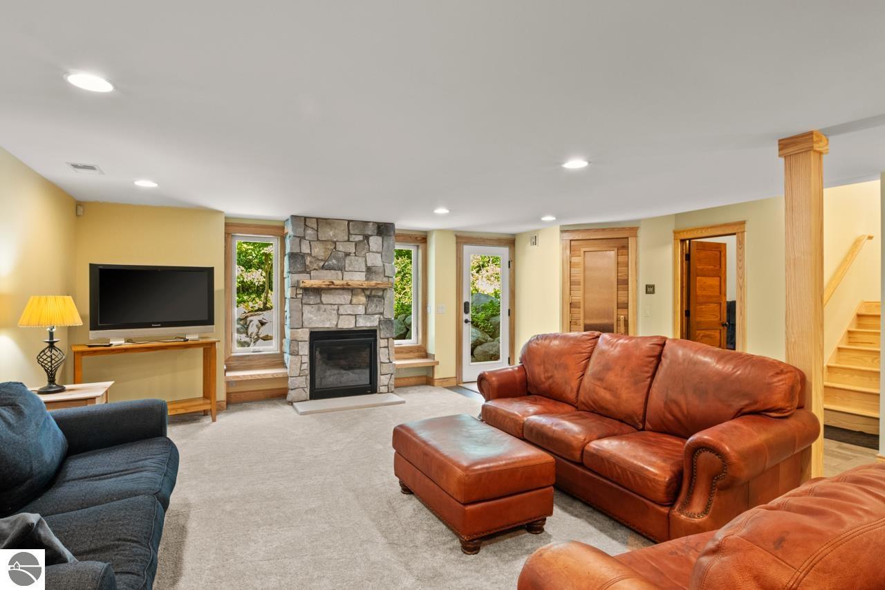 4201 N High Bluffs Drive