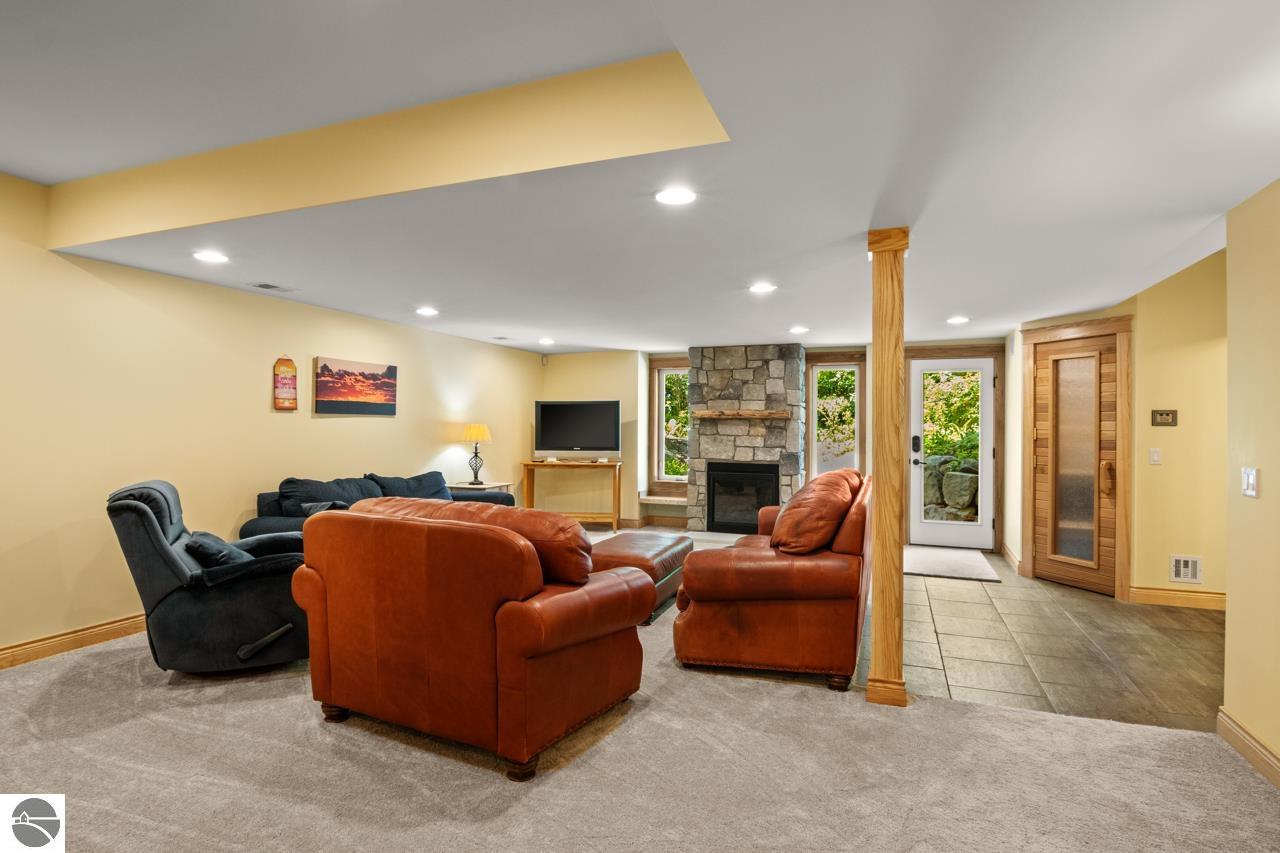 4201 N High Bluffs Drive