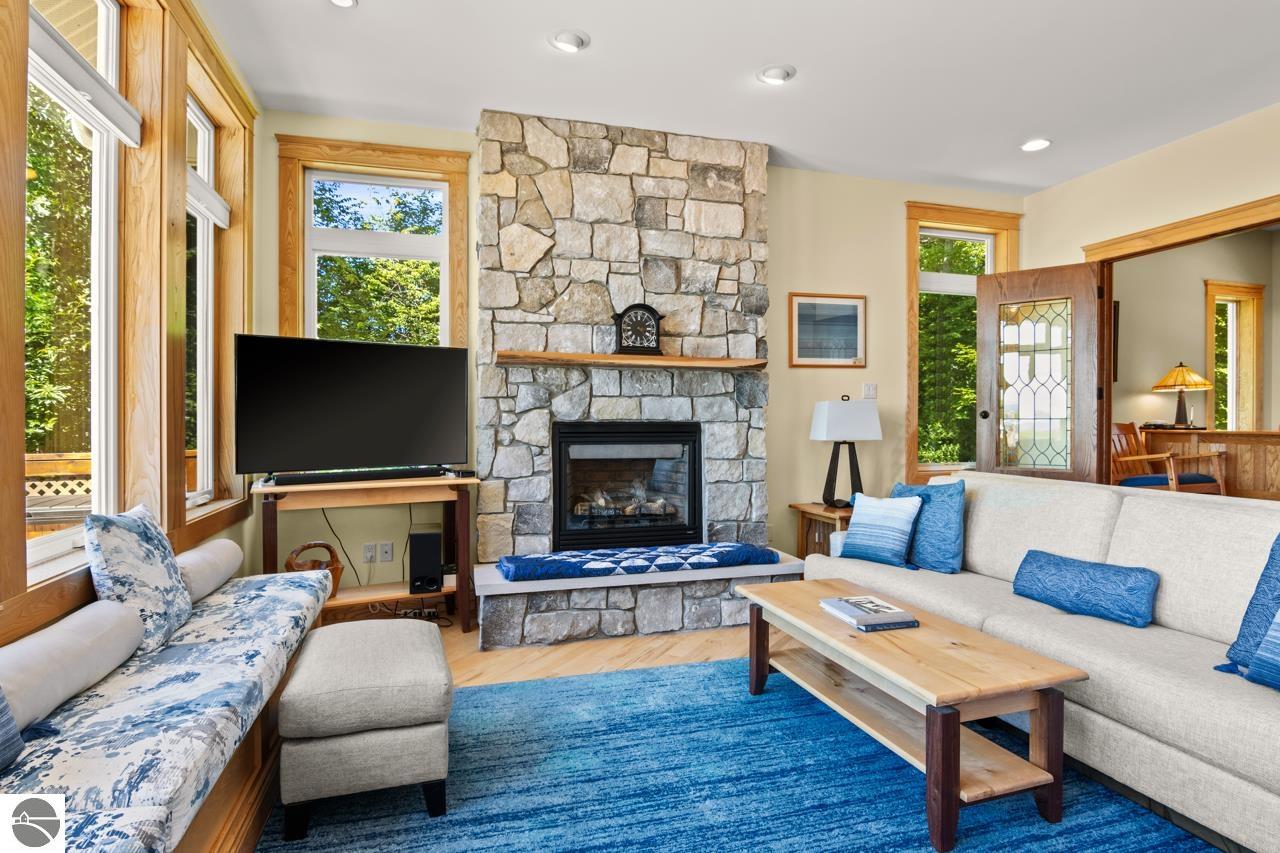 4201 N High Bluffs Drive