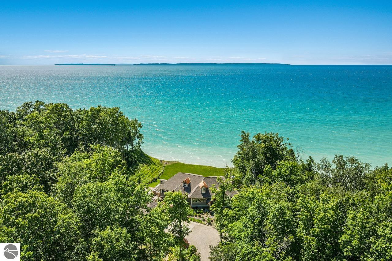 4201 N High Bluffs Drive