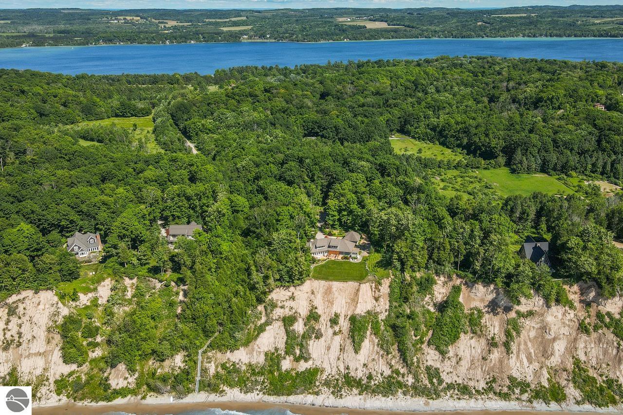 4201 N High Bluffs Drive