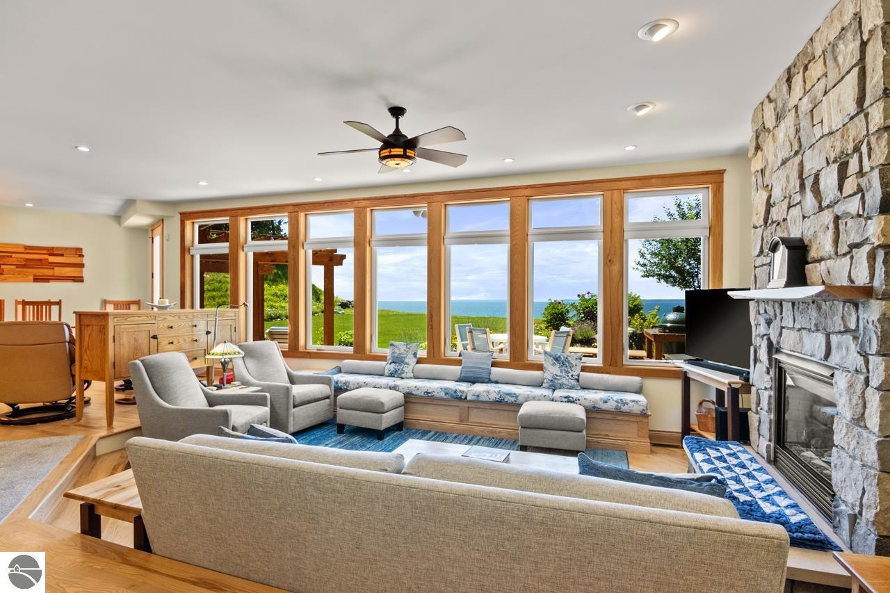 4201 N High Bluffs Drive