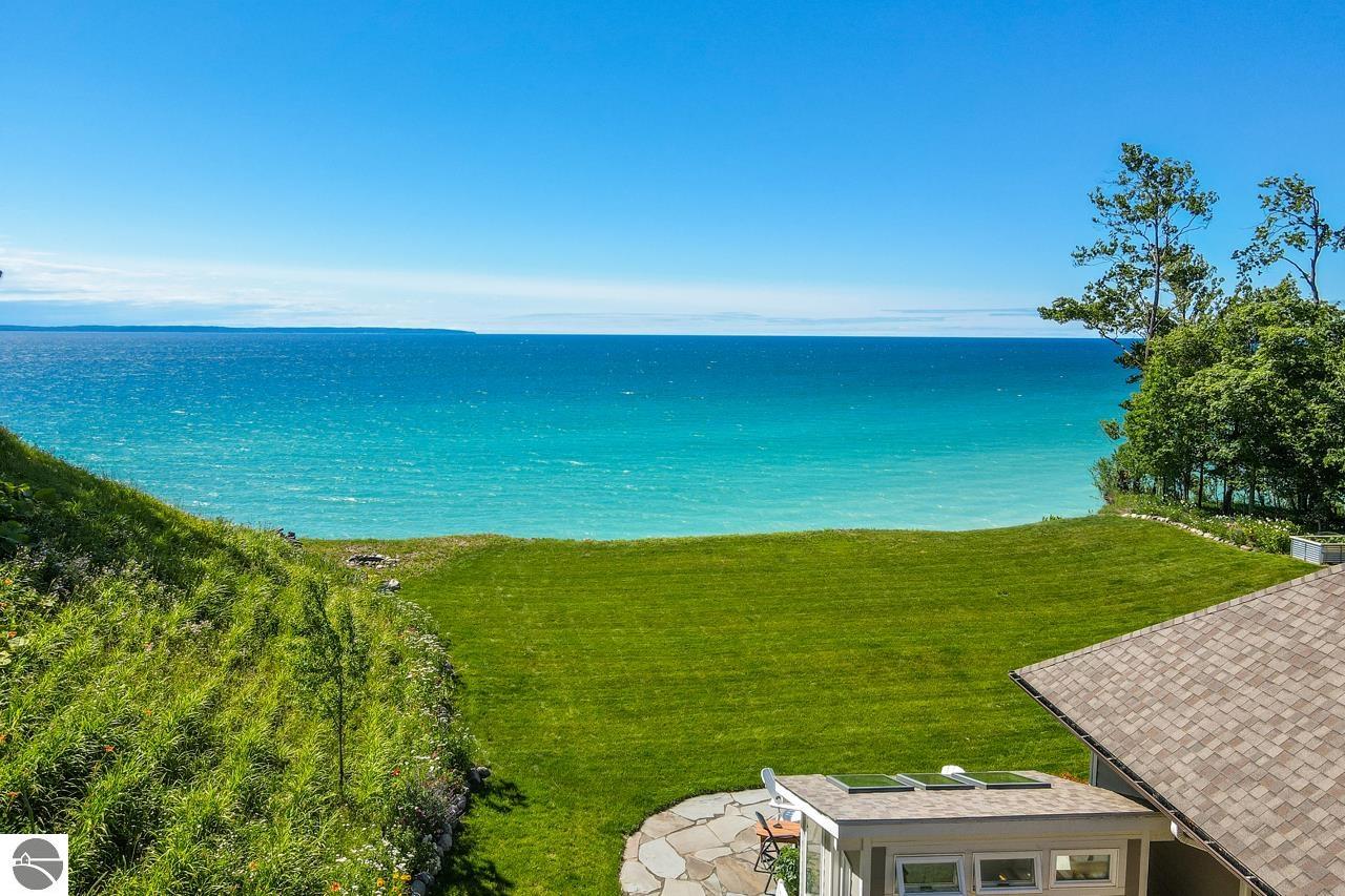 4201 N High Bluffs Drive