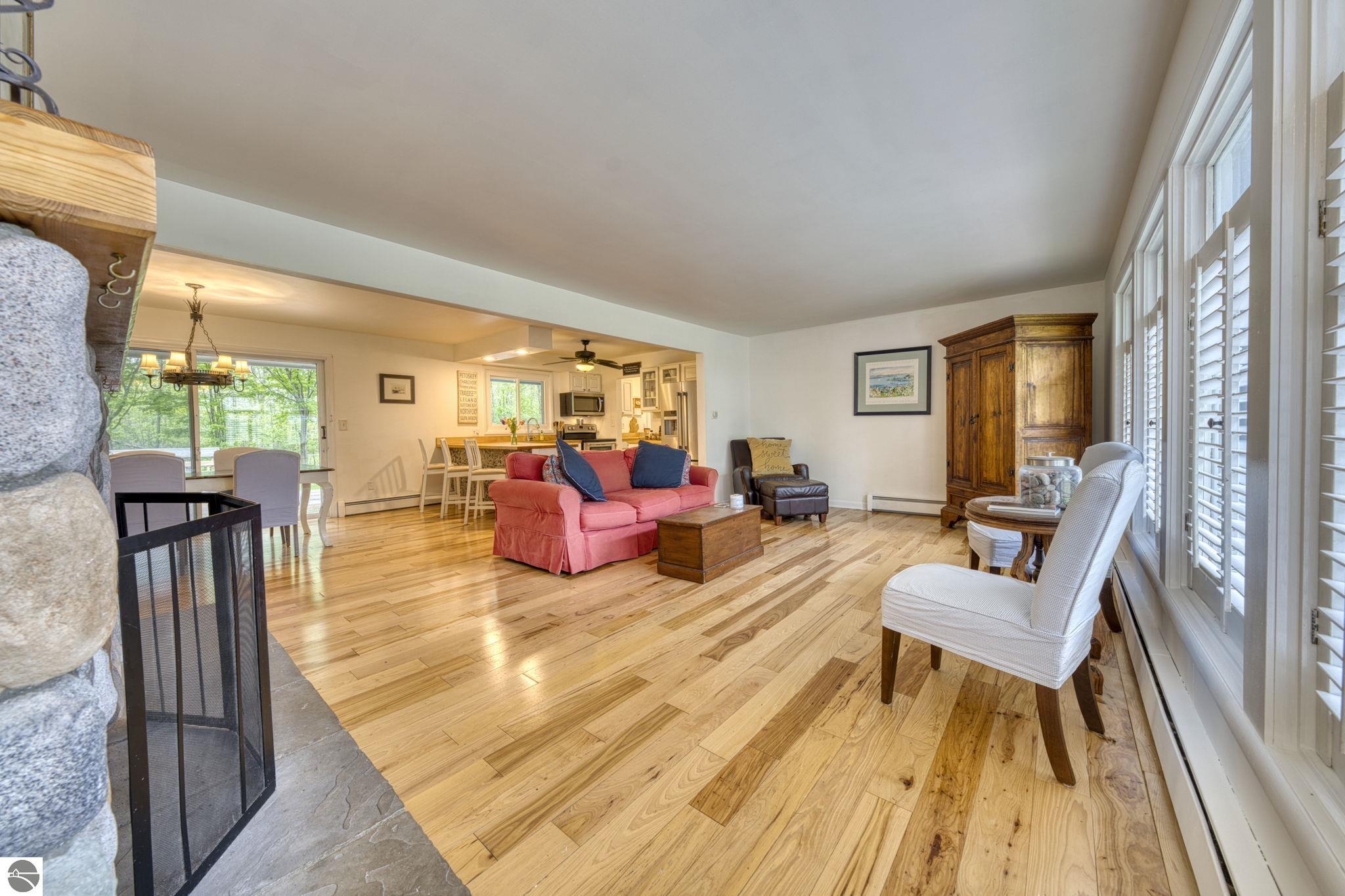 310 W Broadway