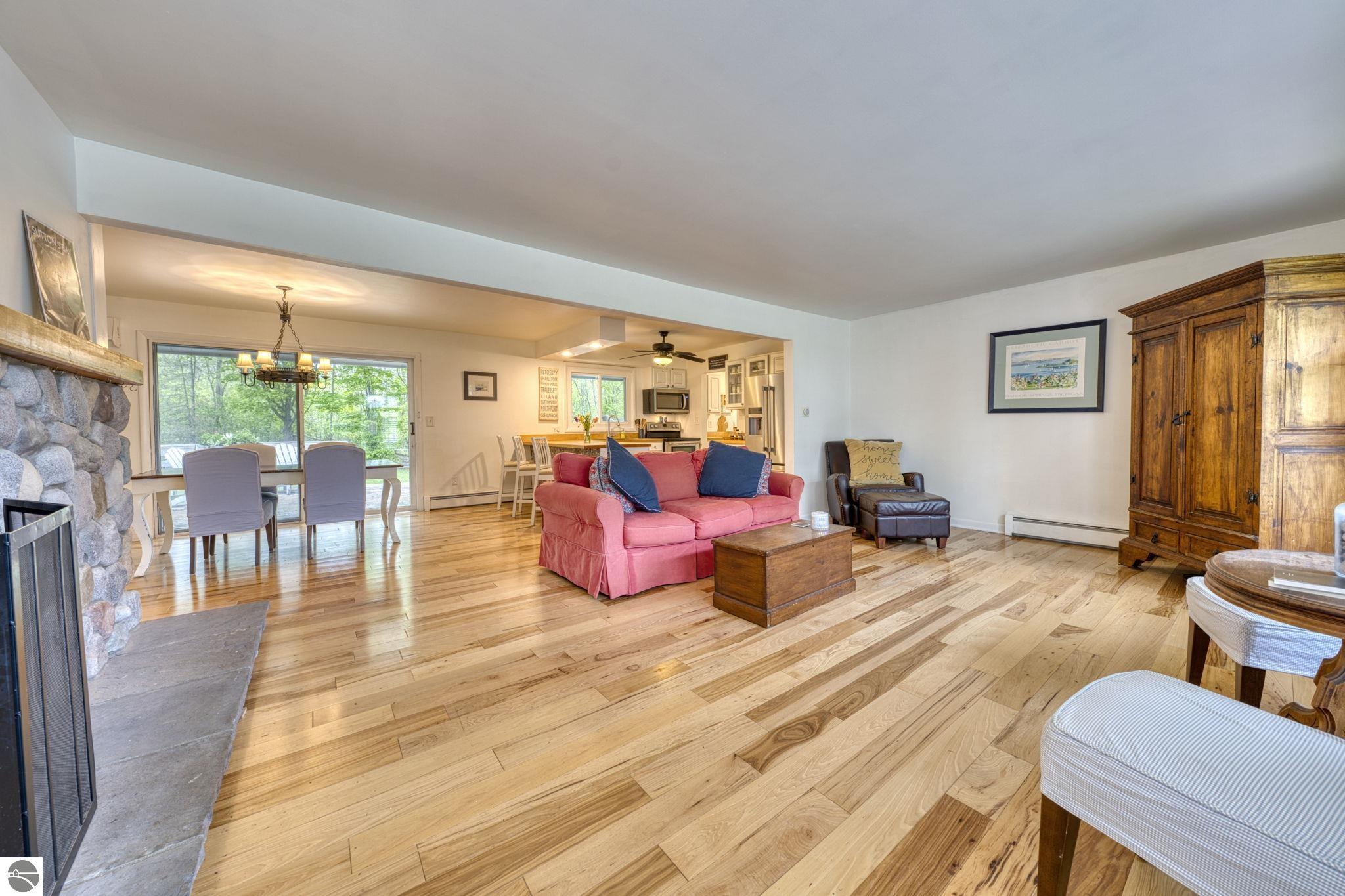 310 W Broadway