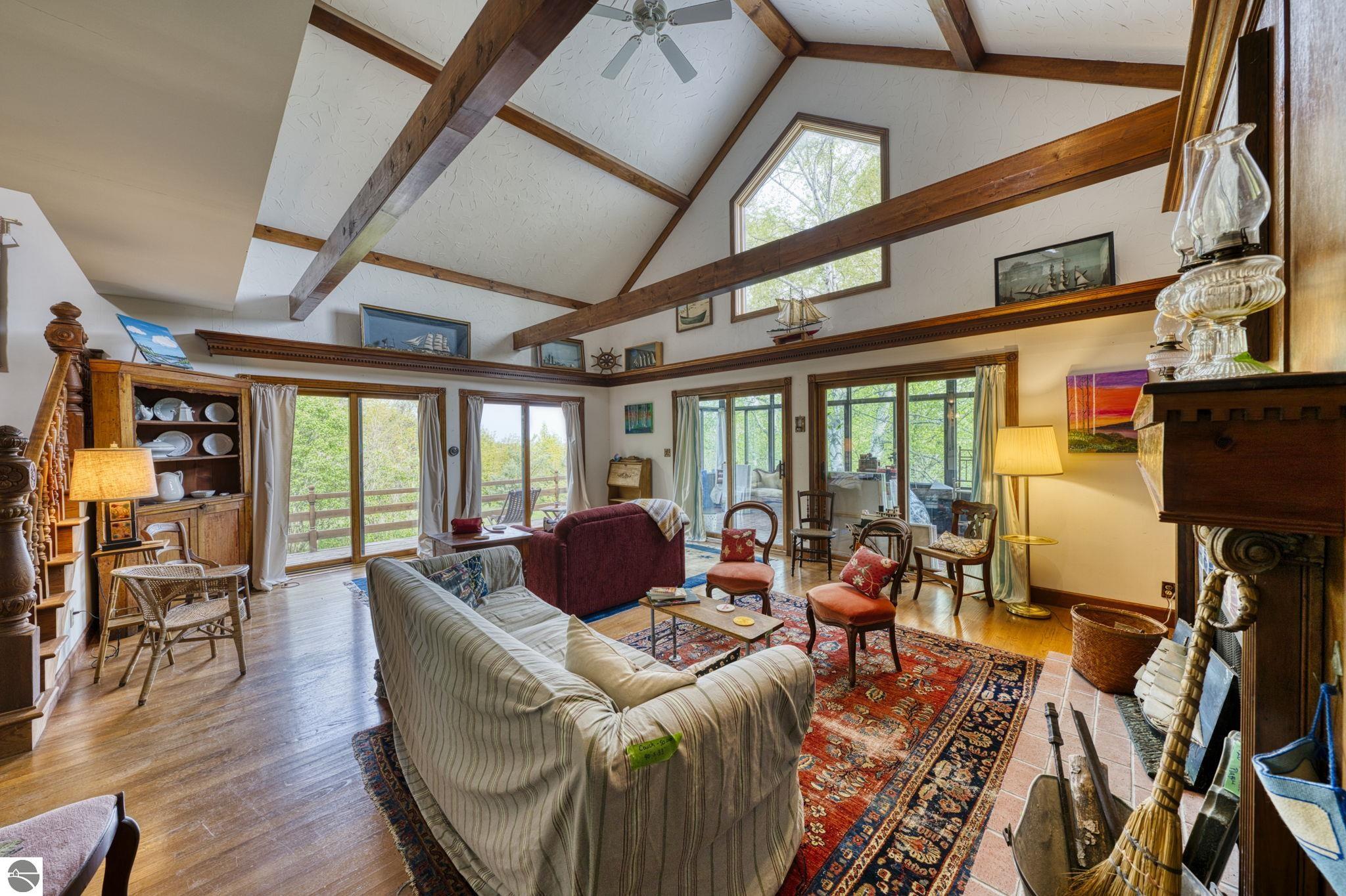 6400 N Manitou Trail