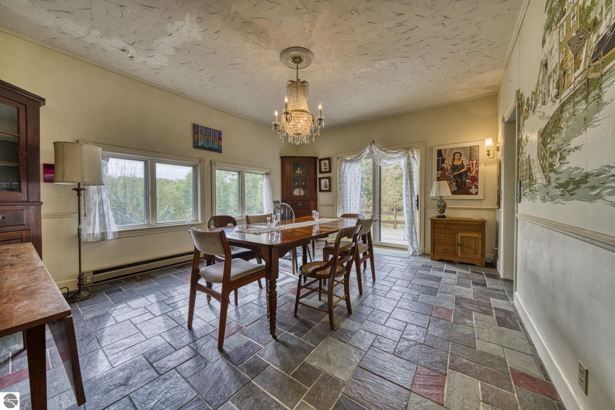 6400 N Manitou Trail