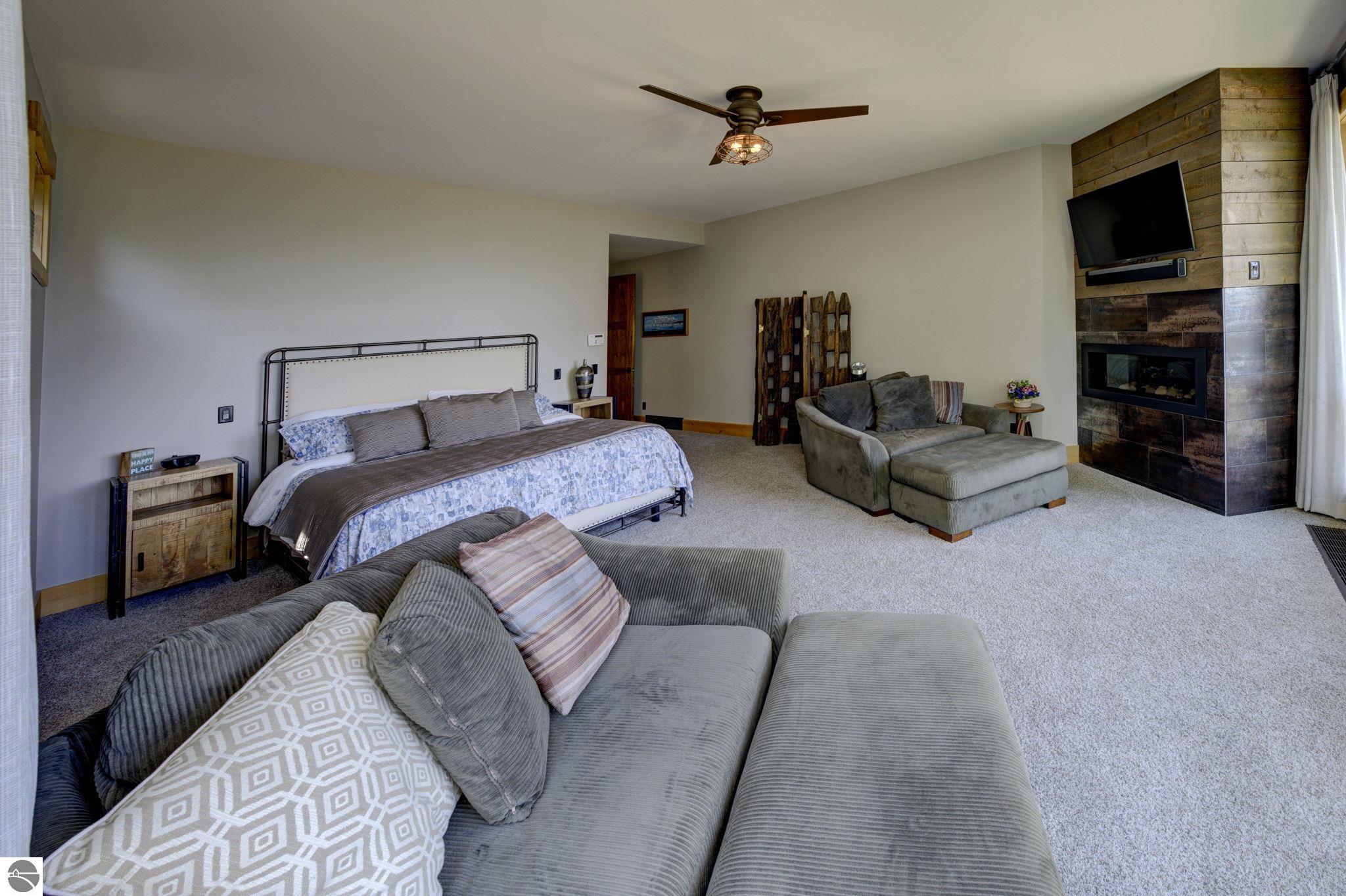 5566 S Spyglass Ridge Drive