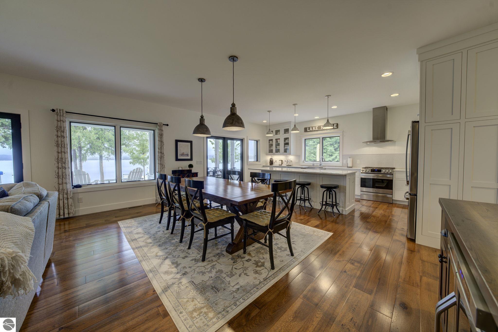 7802 S Lakeview Road