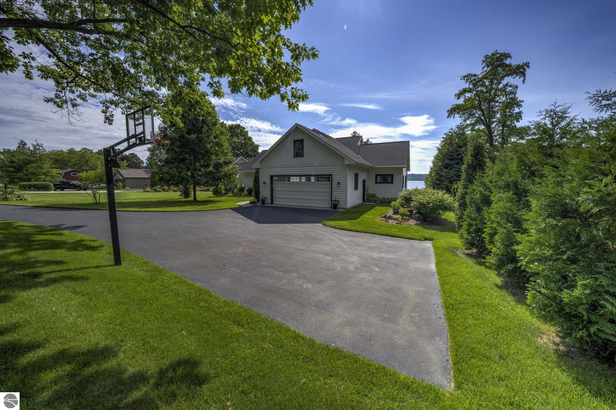 7802 S Lakeview Road