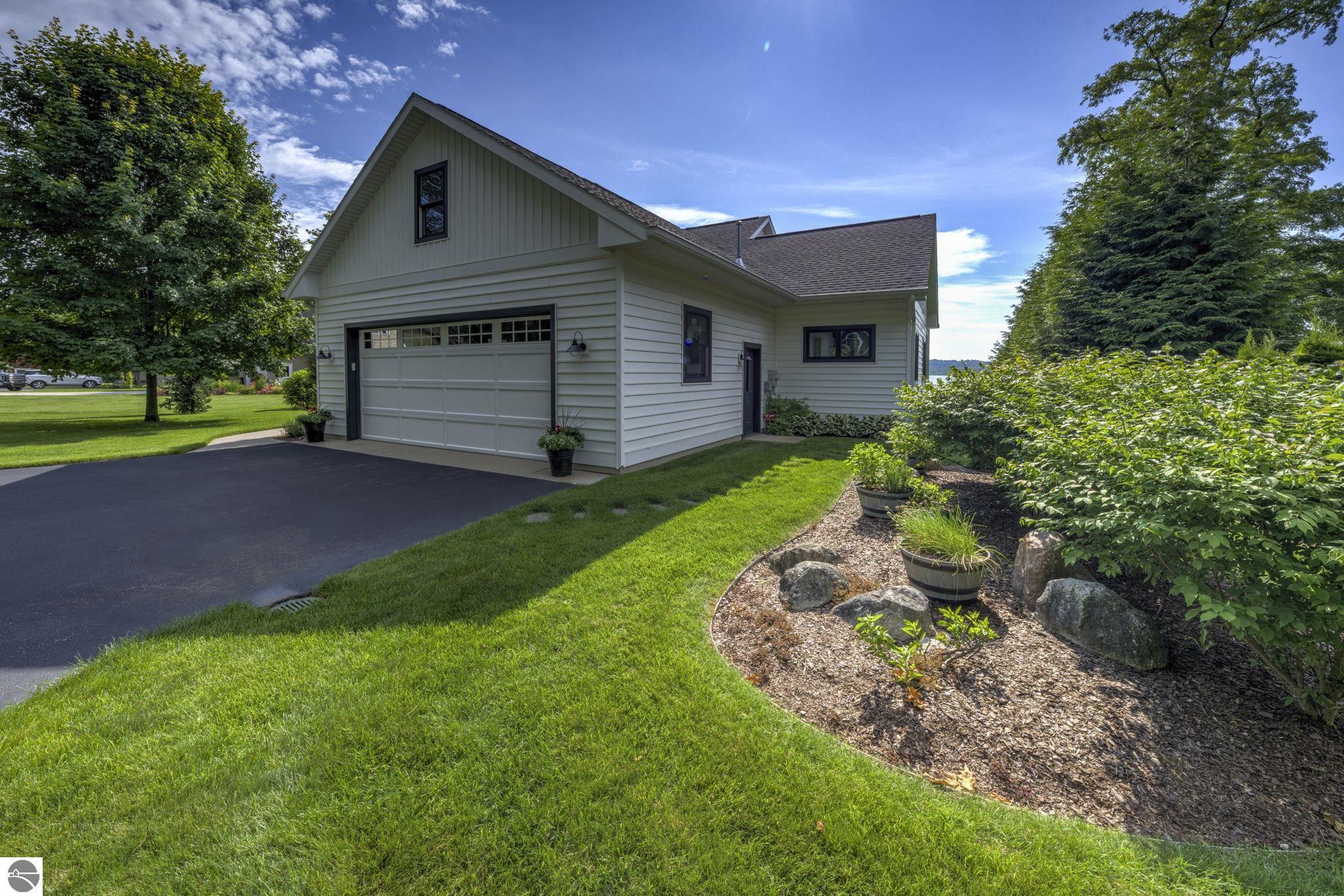 7802 S Lakeview Road