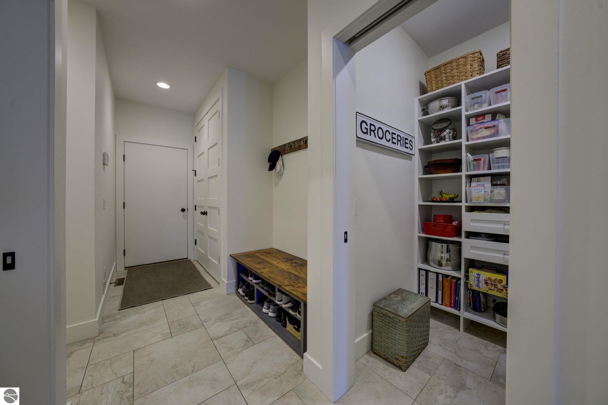 7802 S Lakeview Road