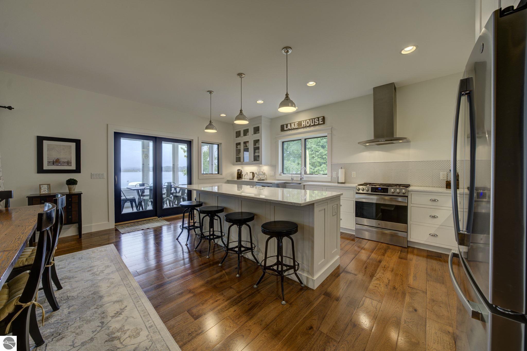 7802 S Lakeview Road