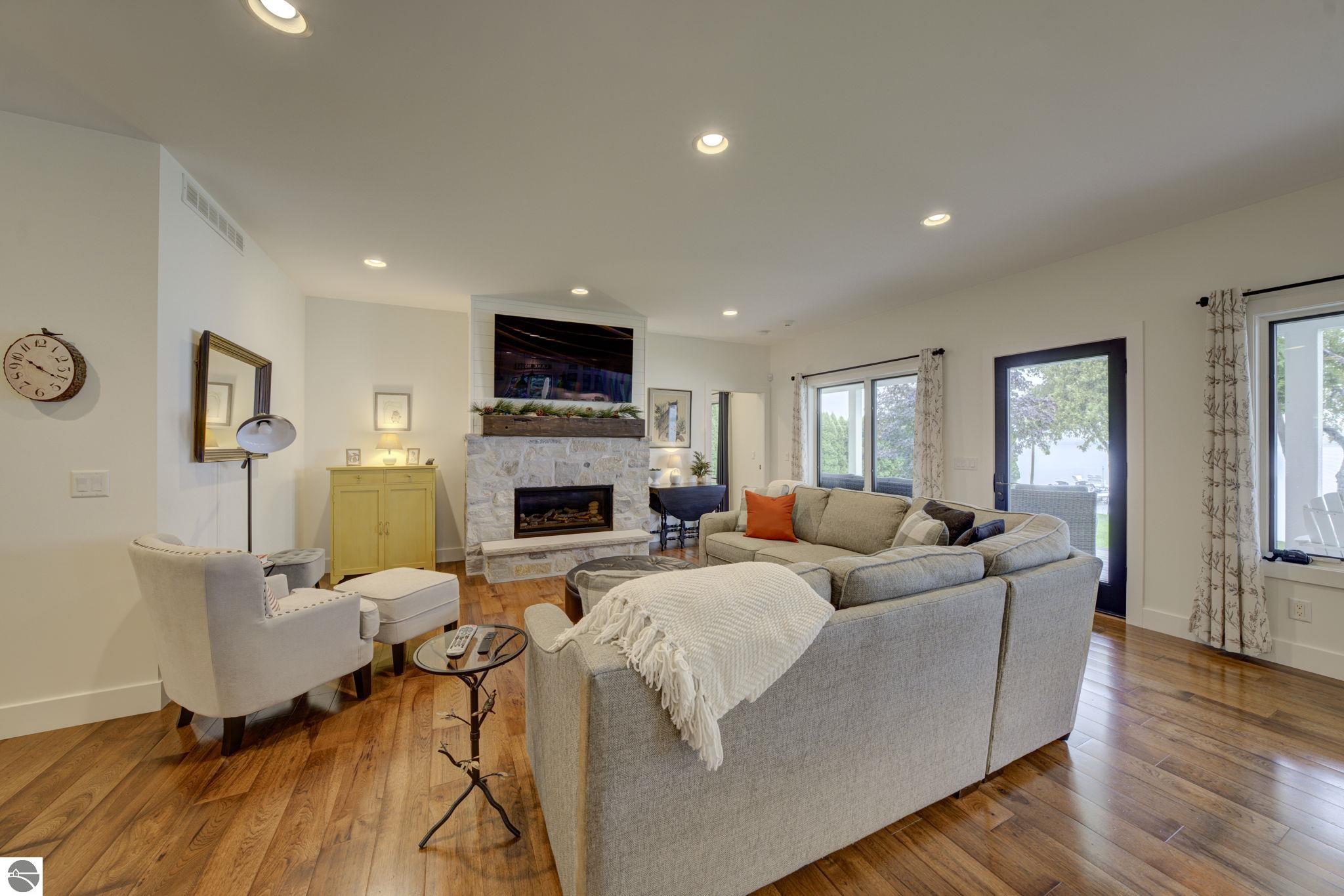 7802 S Lakeview Road