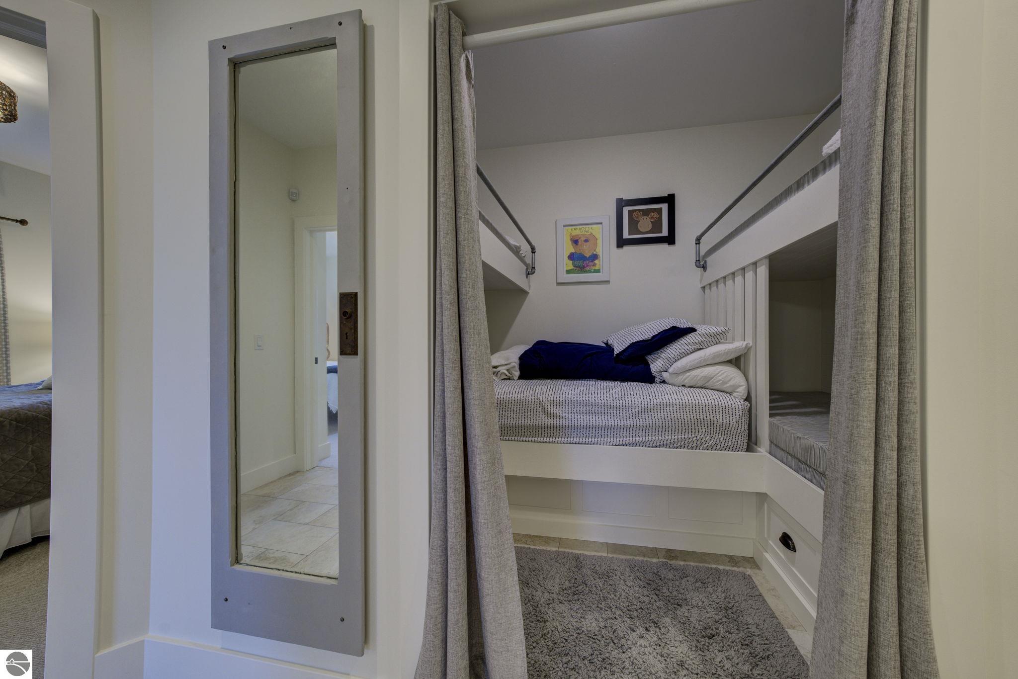 7802 S Lakeview Road