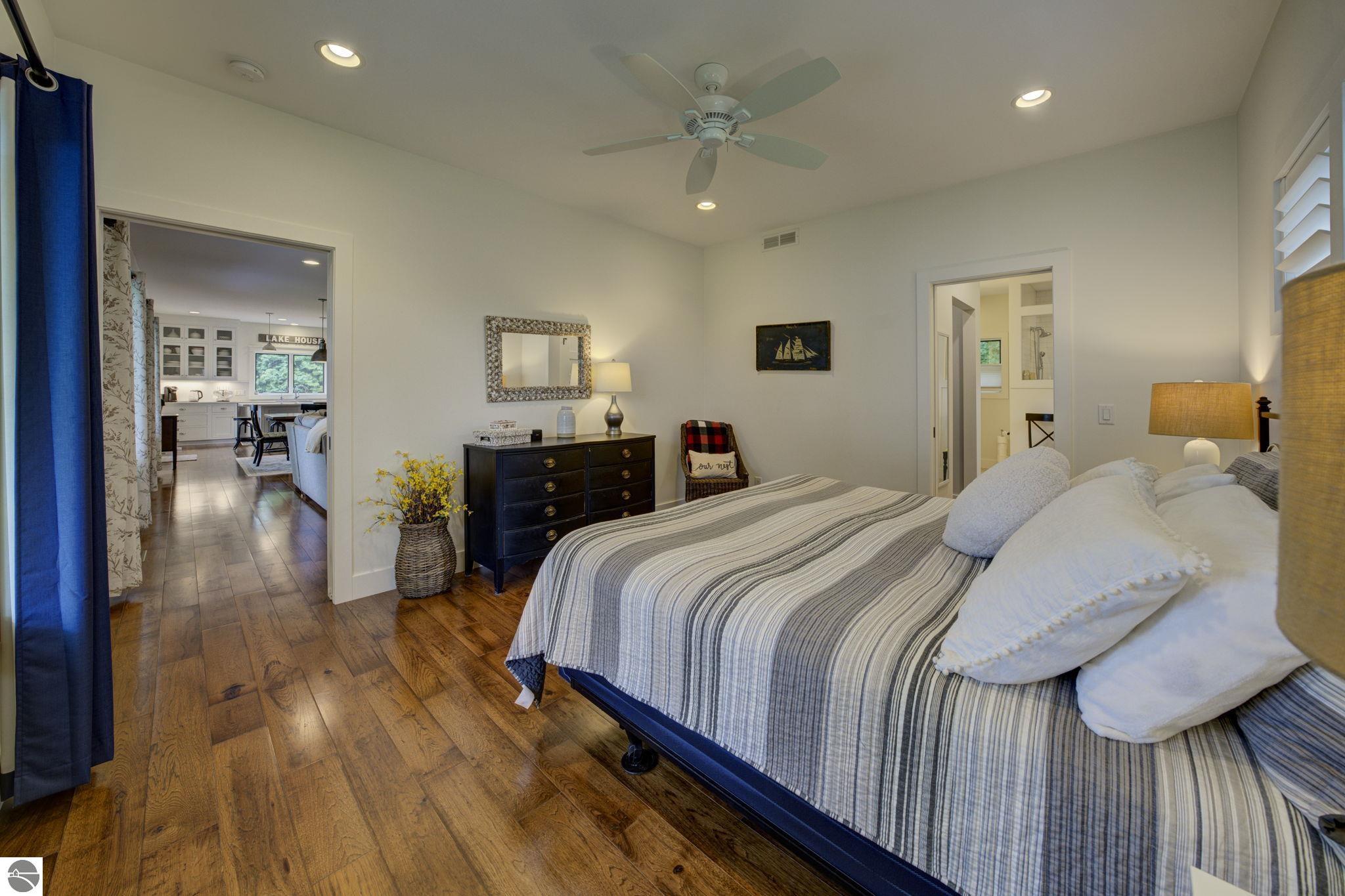 7802 S Lakeview Road