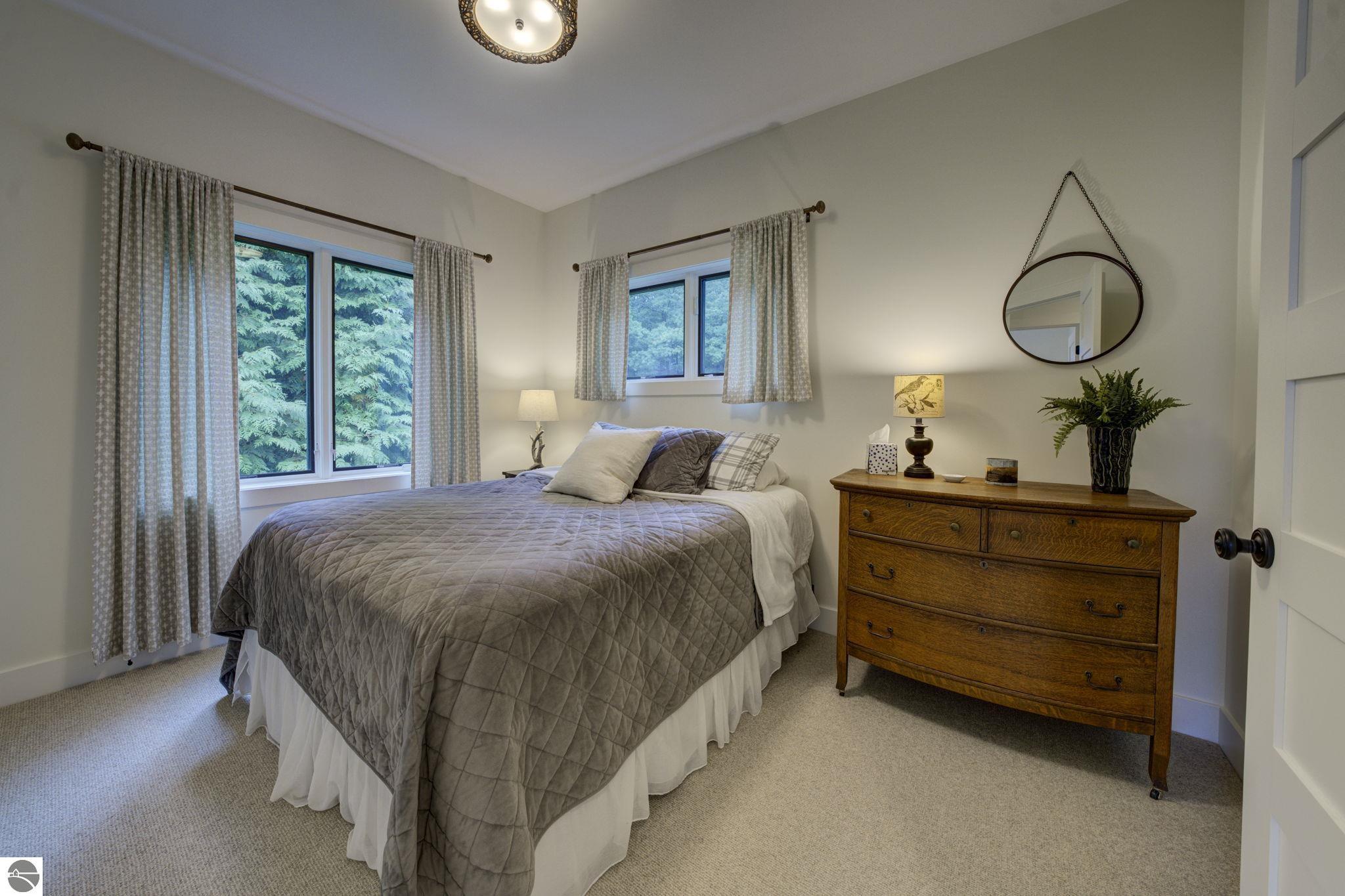 7802 S Lakeview Road