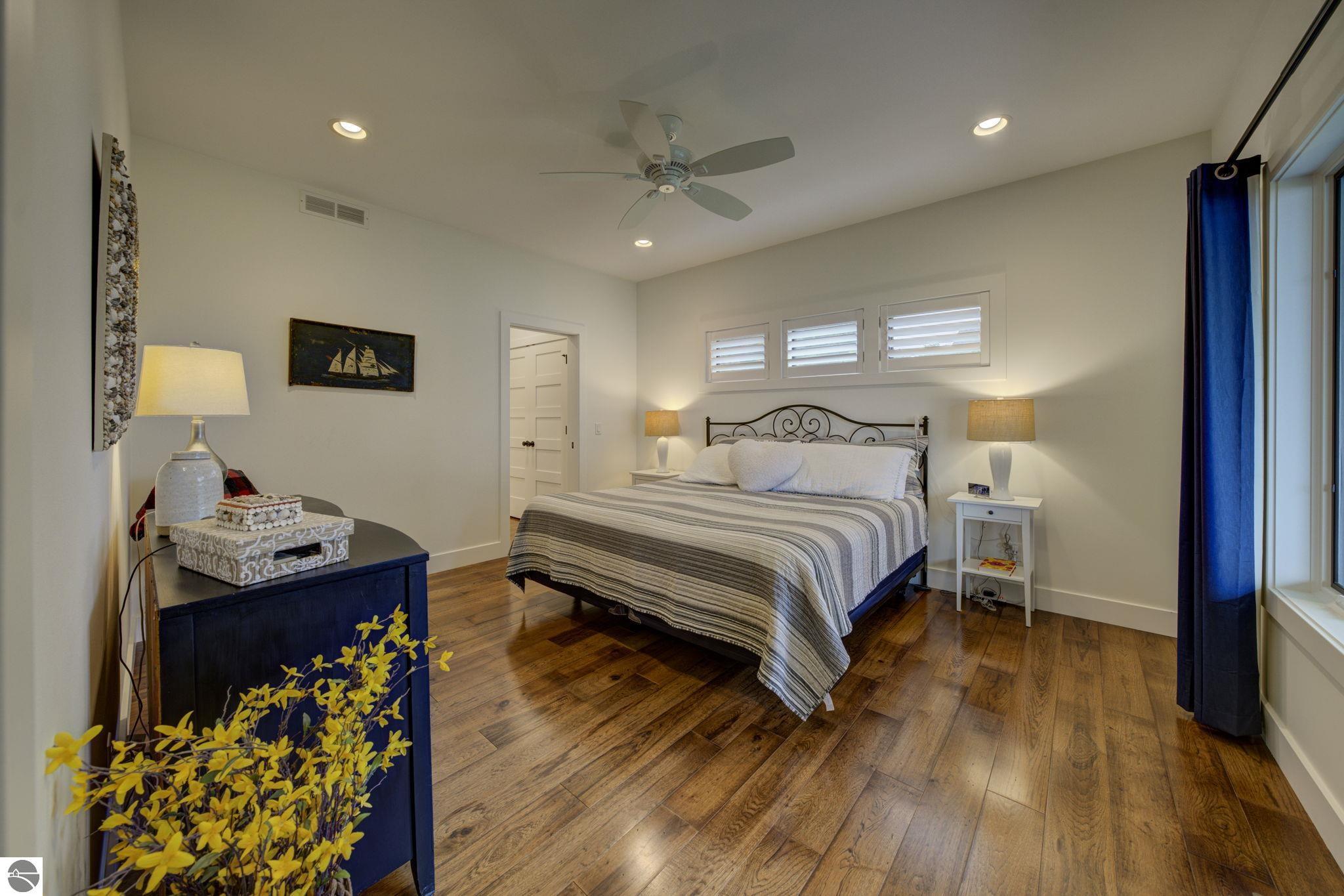 7802 S Lakeview Road