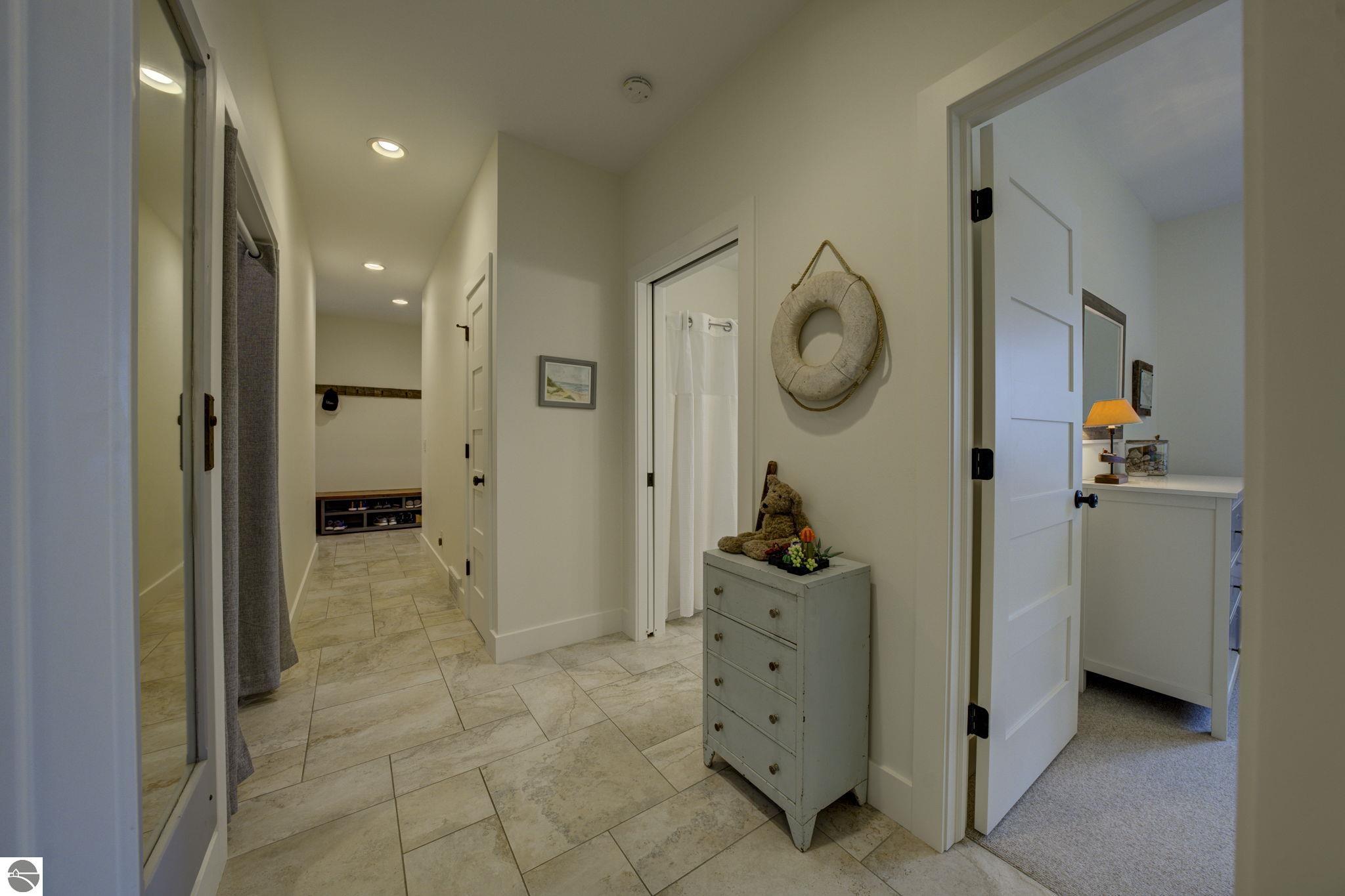 7802 S Lakeview Road