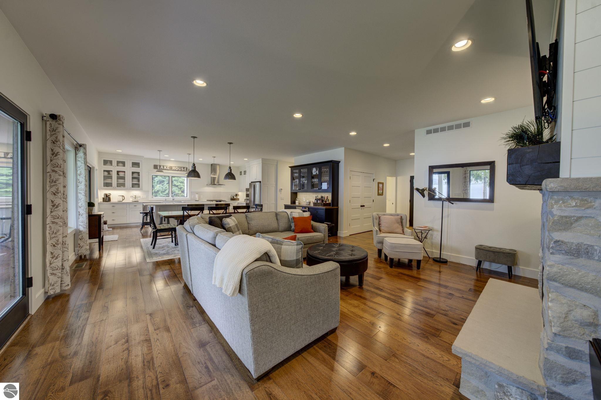 7802 S Lakeview Road