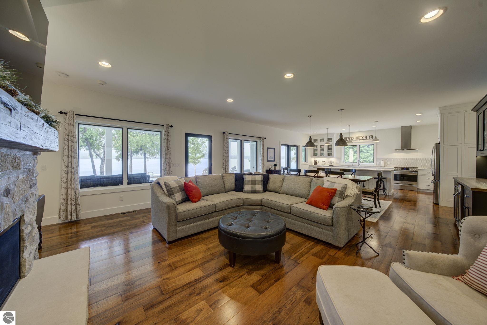 7802 S Lakeview Road