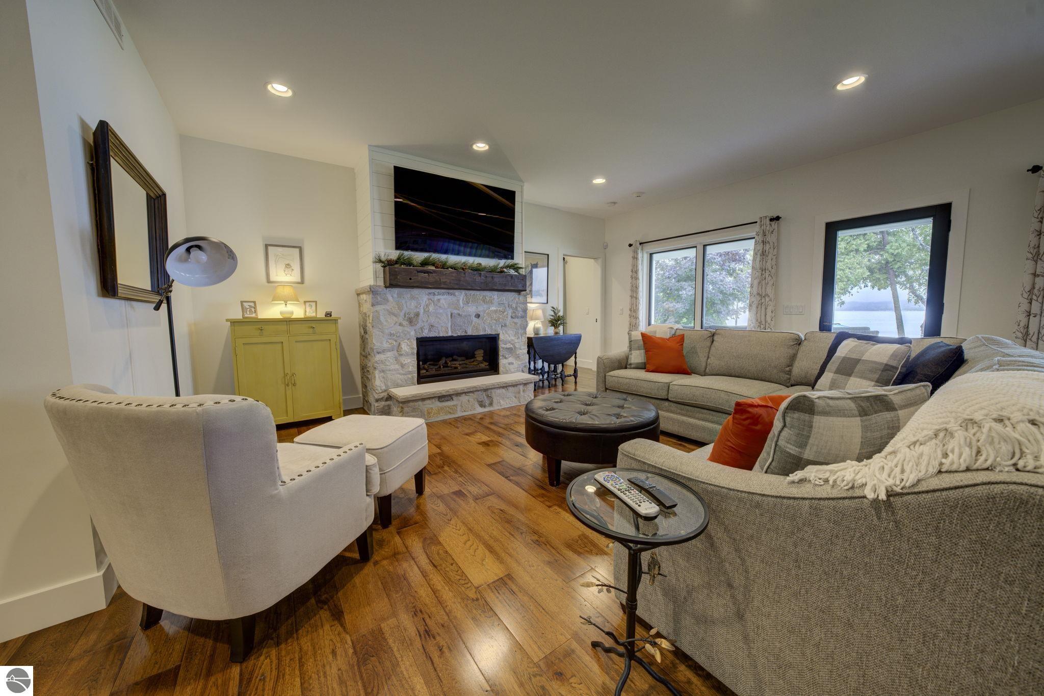 7802 S Lakeview Road