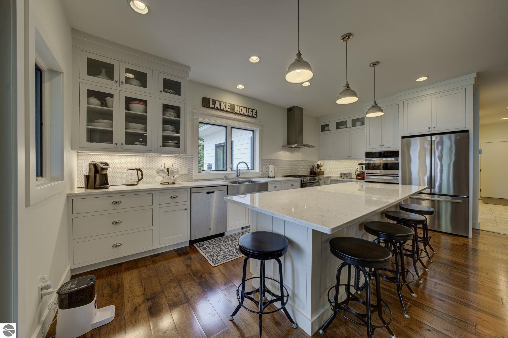 7802 S Lakeview Road