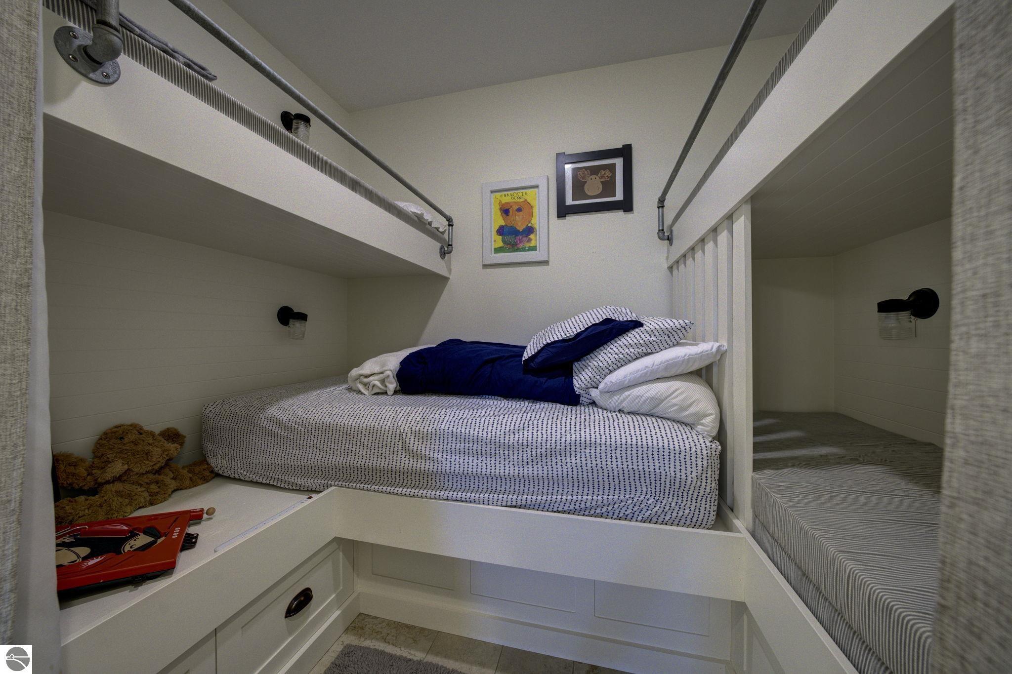 7802 S Lakeview Road