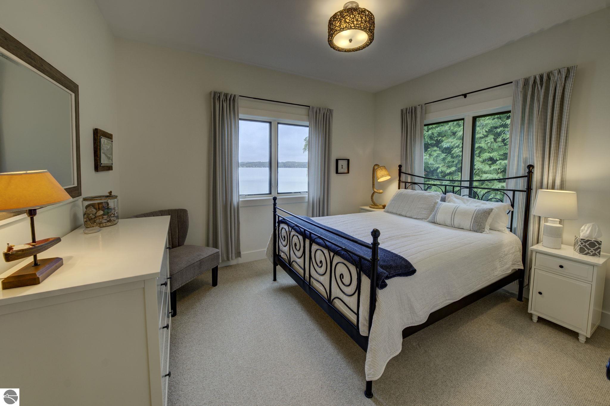 7802 S Lakeview Road