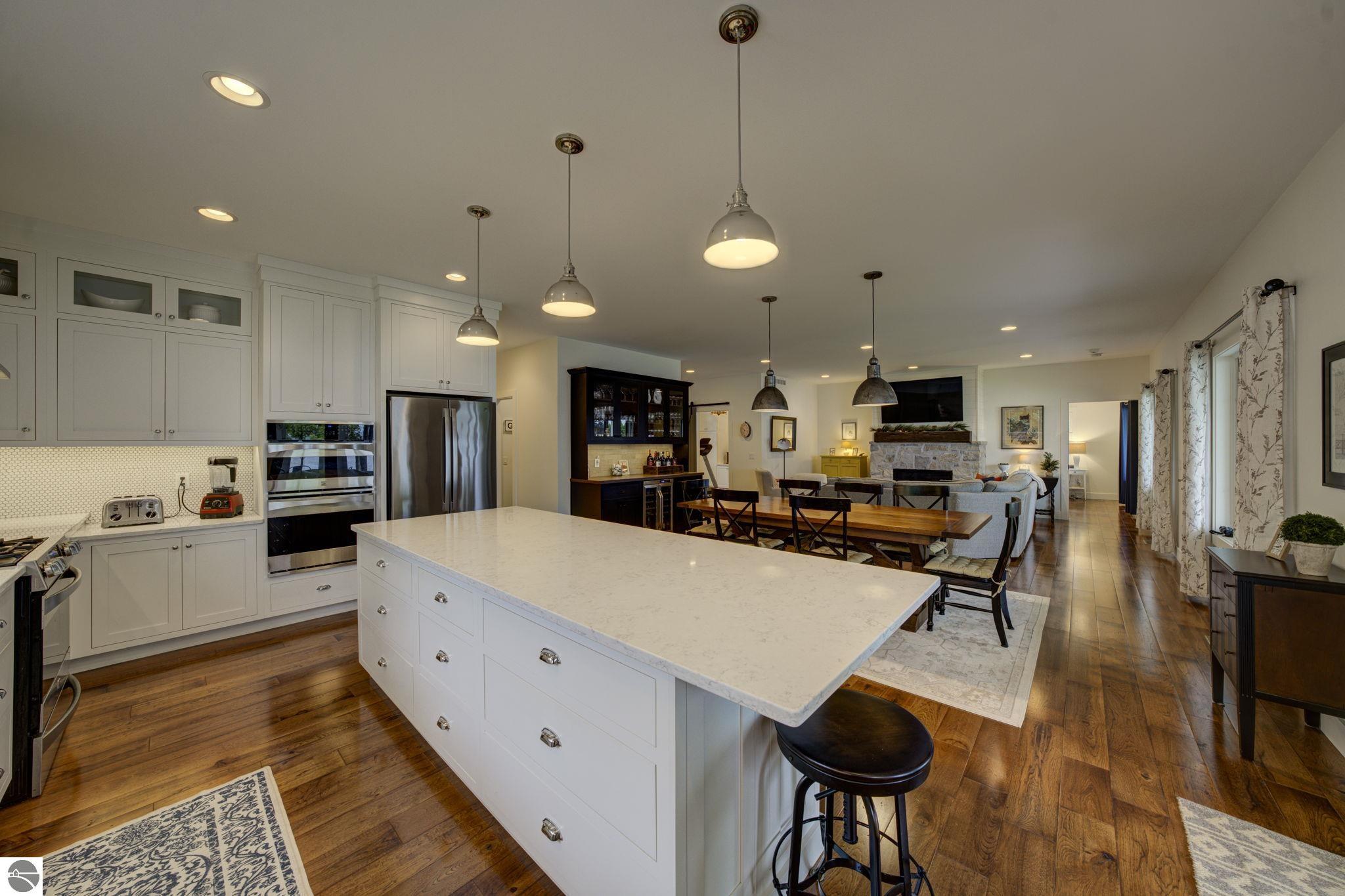 7802 S Lakeview Road