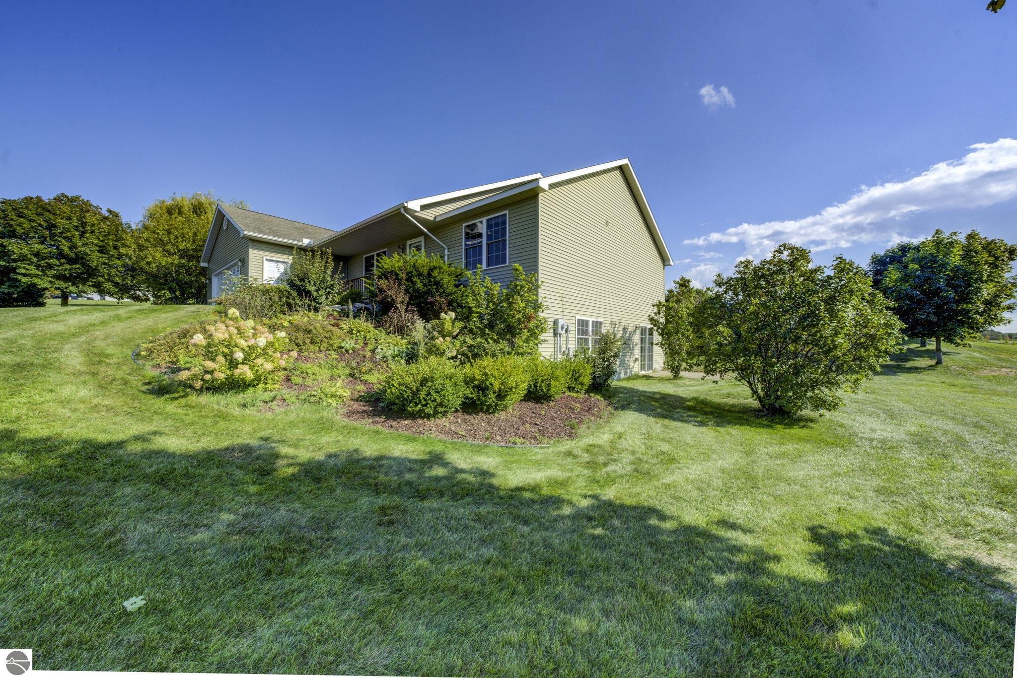 11124 E Meadow View Drive