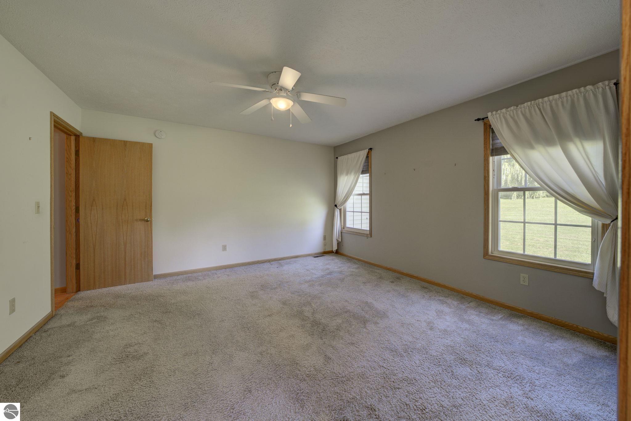 11124 E Meadow View Drive