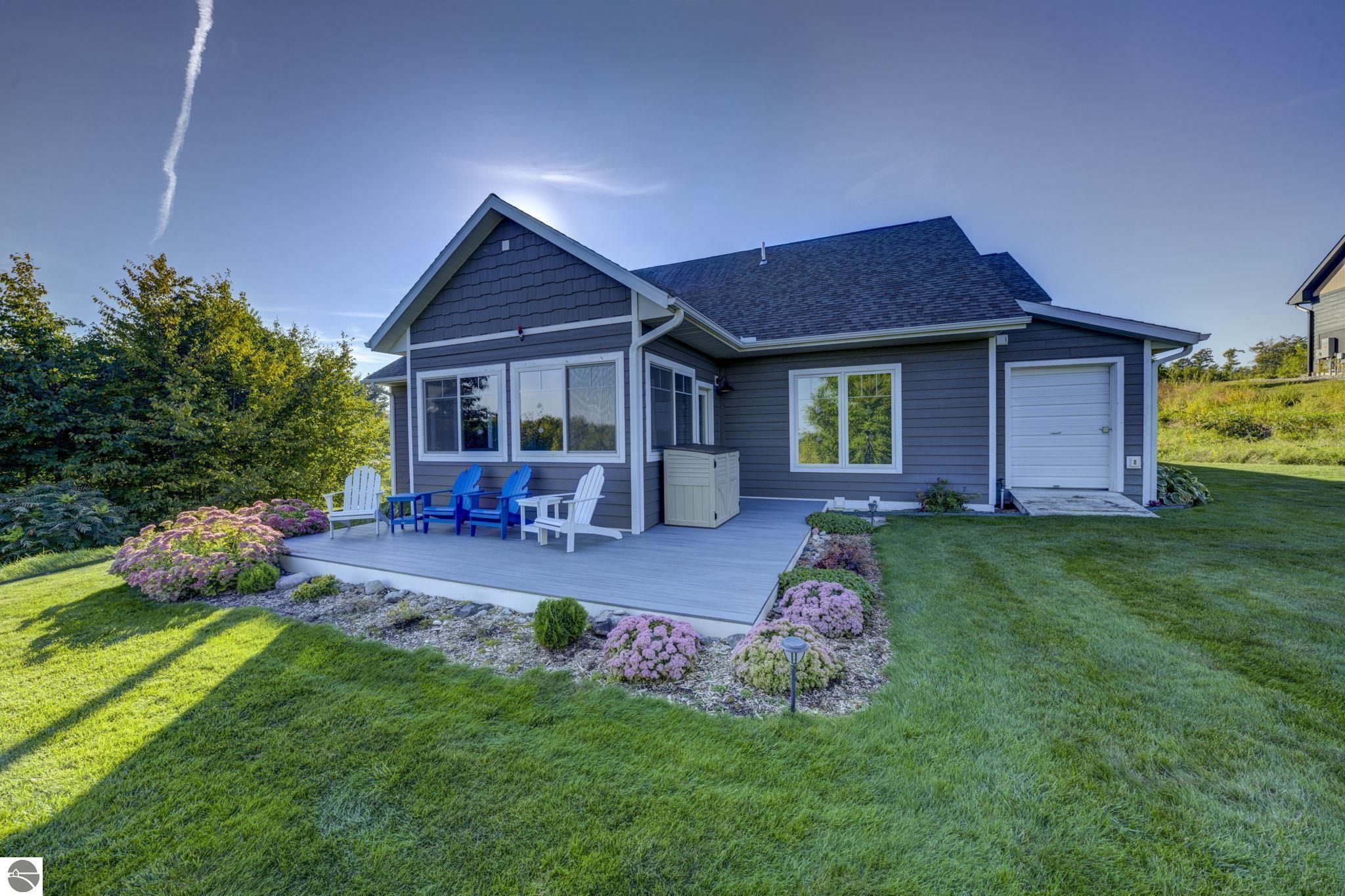 1872 N Blue Water Court