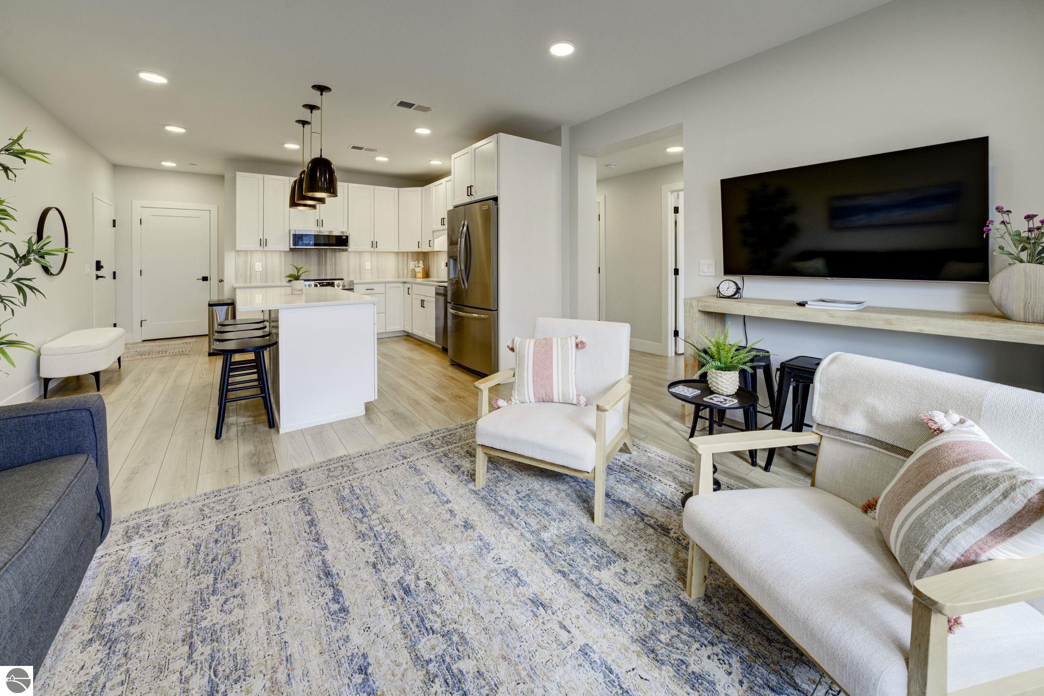 708 Randolph Street # 206