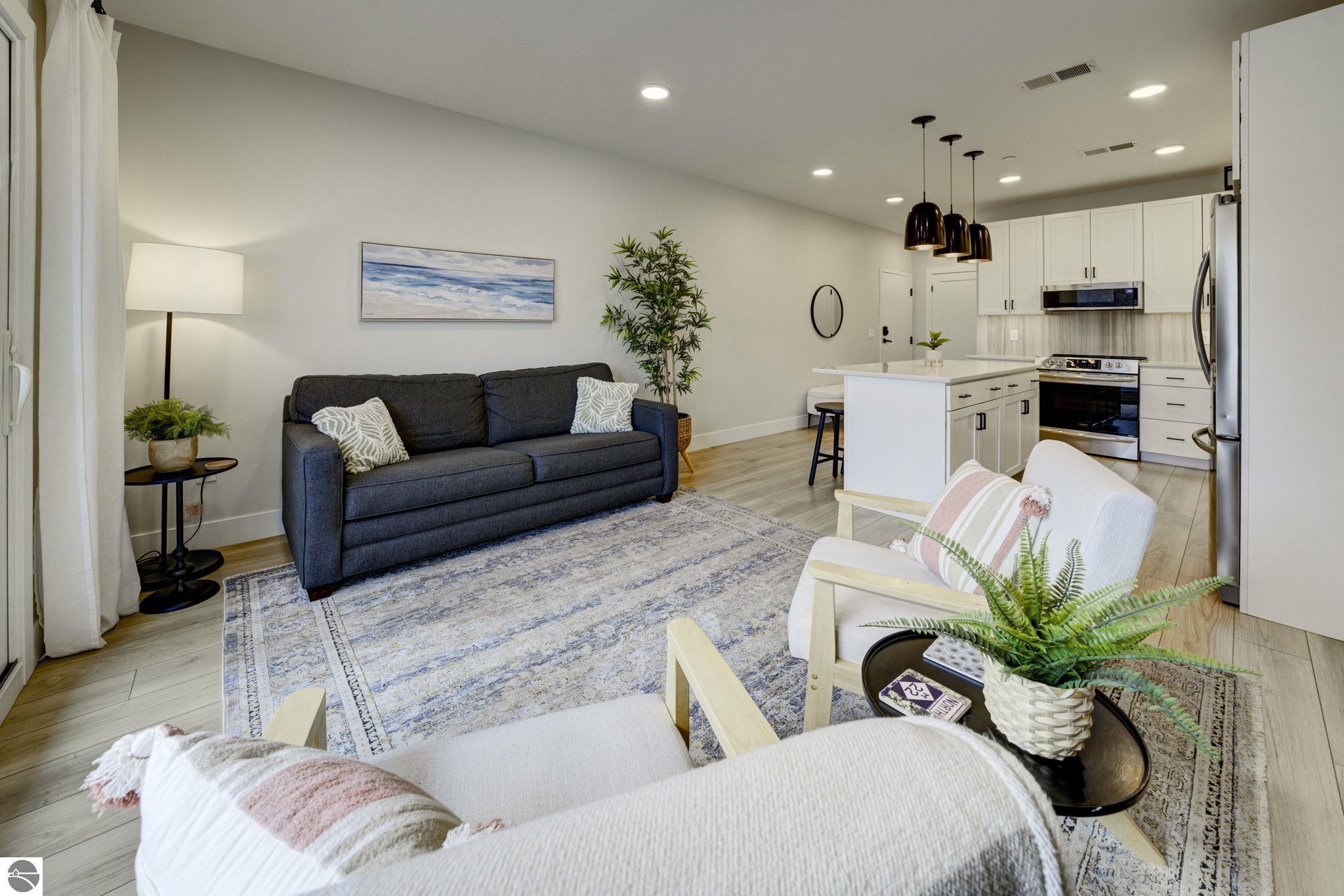 708 Randolph Street # 206