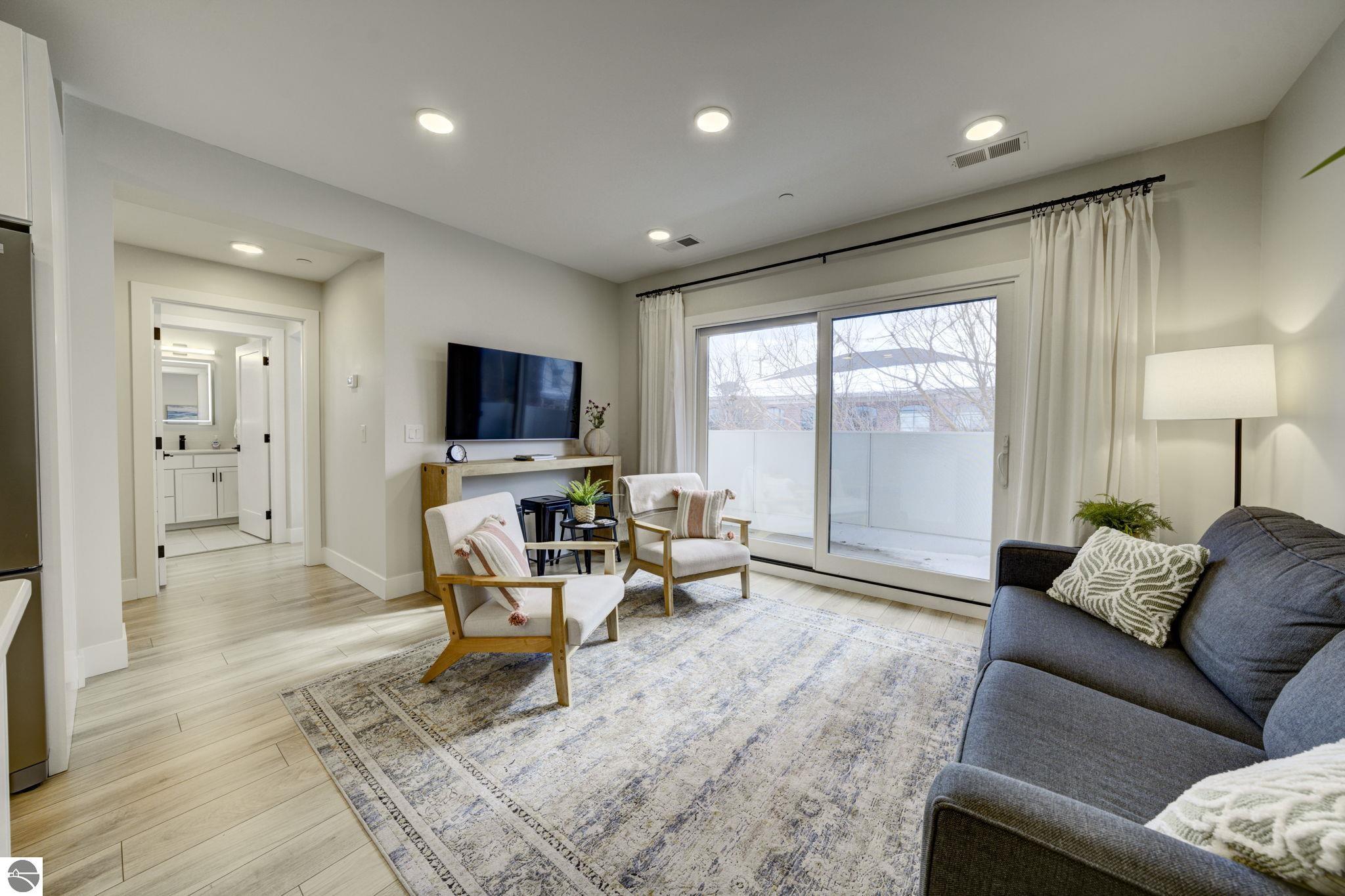 708 Randolph Street # 206