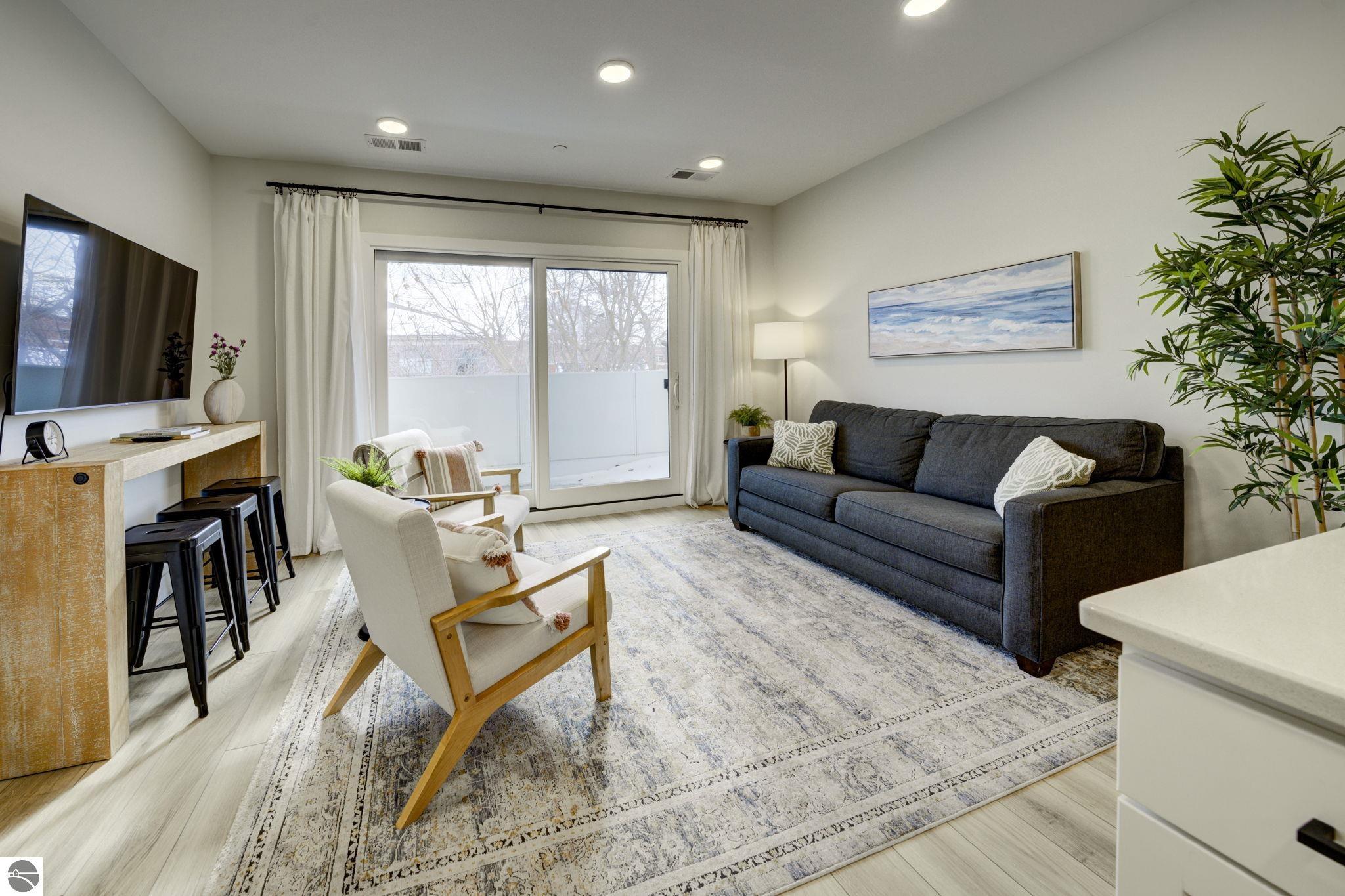 708 Randolph Street # 206